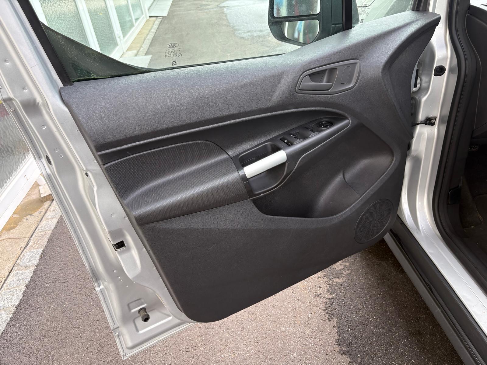 FORD Grand Tourneo Connect 1.6 SCTi LANG Trend Automatic-image-5
