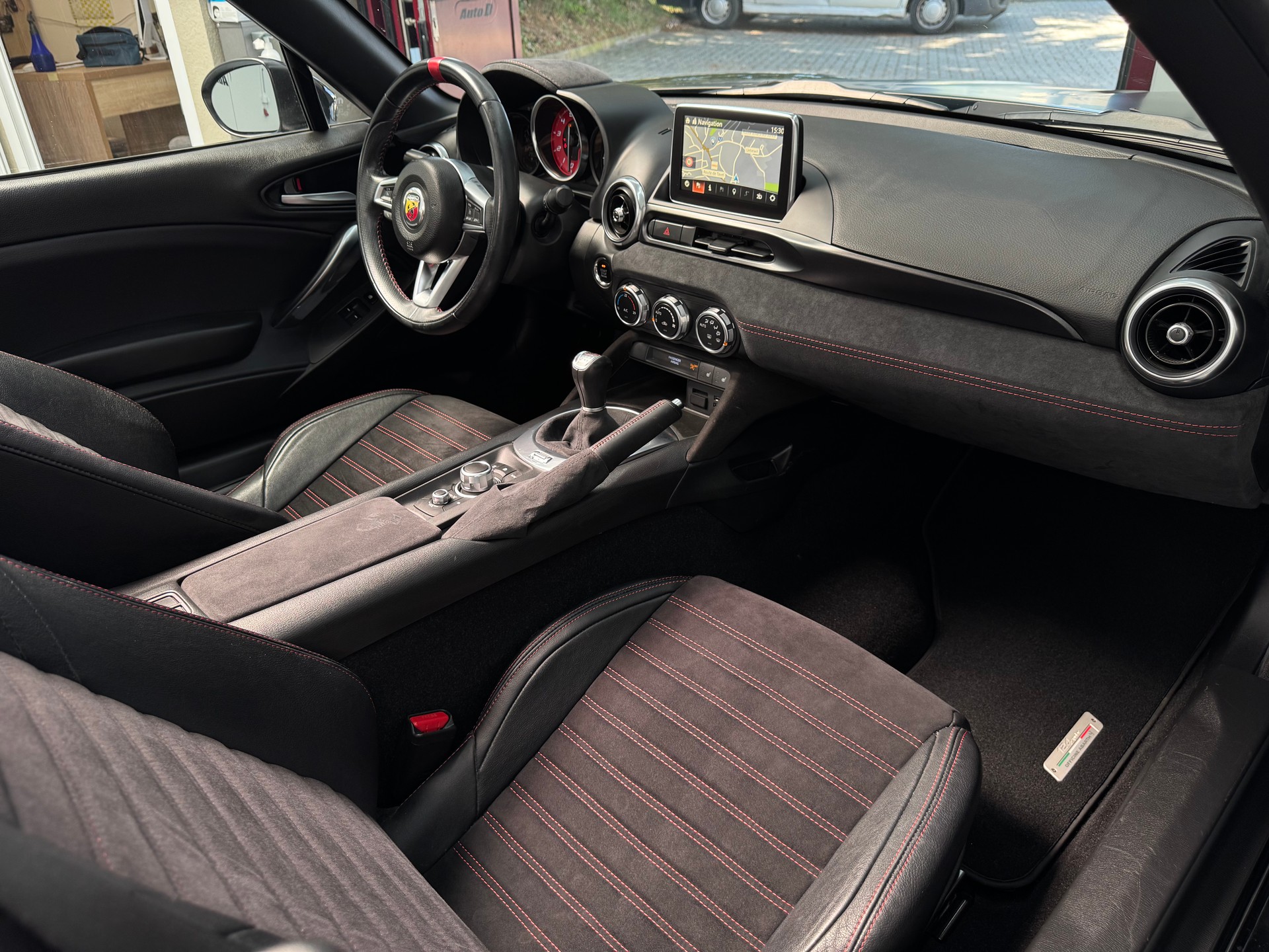 FIAT 124 Spider 1.4 TB Abarth-image-16