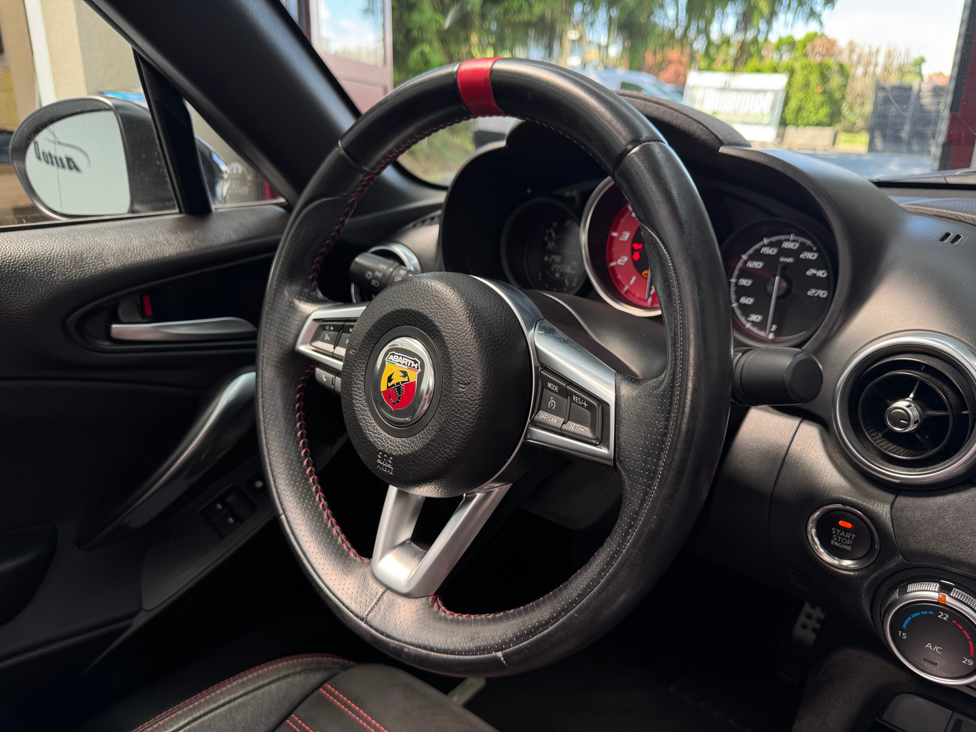 FIAT 124 Spider 1.4 TB Abarth-image-18