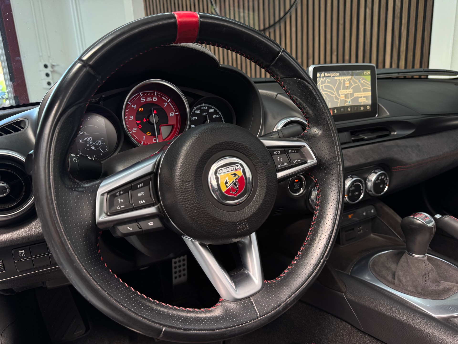 FIAT 124 Spider 1.4 TB Abarth-image-12