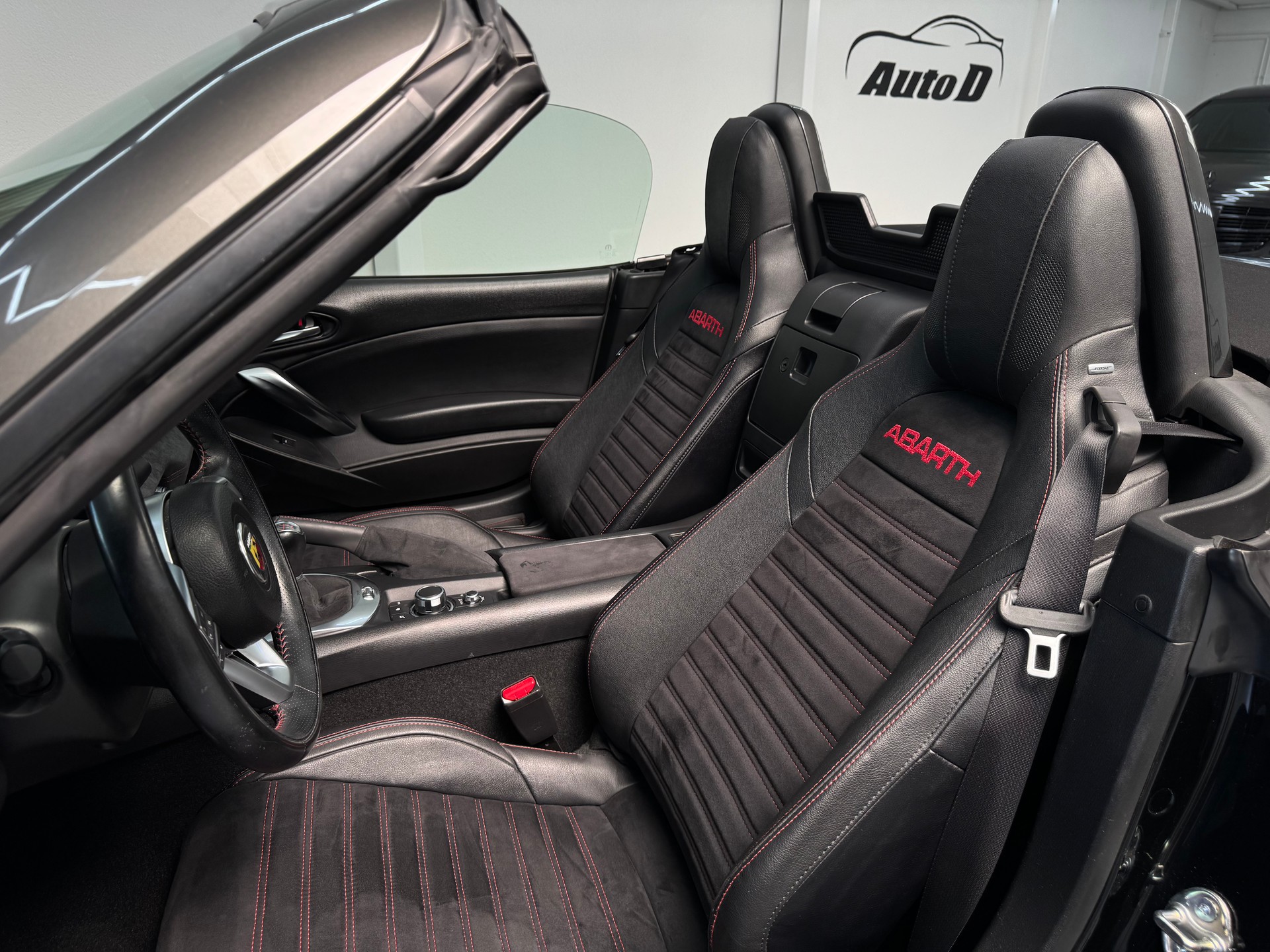 FIAT 124 Spider 1.4 TB Abarth-image-11