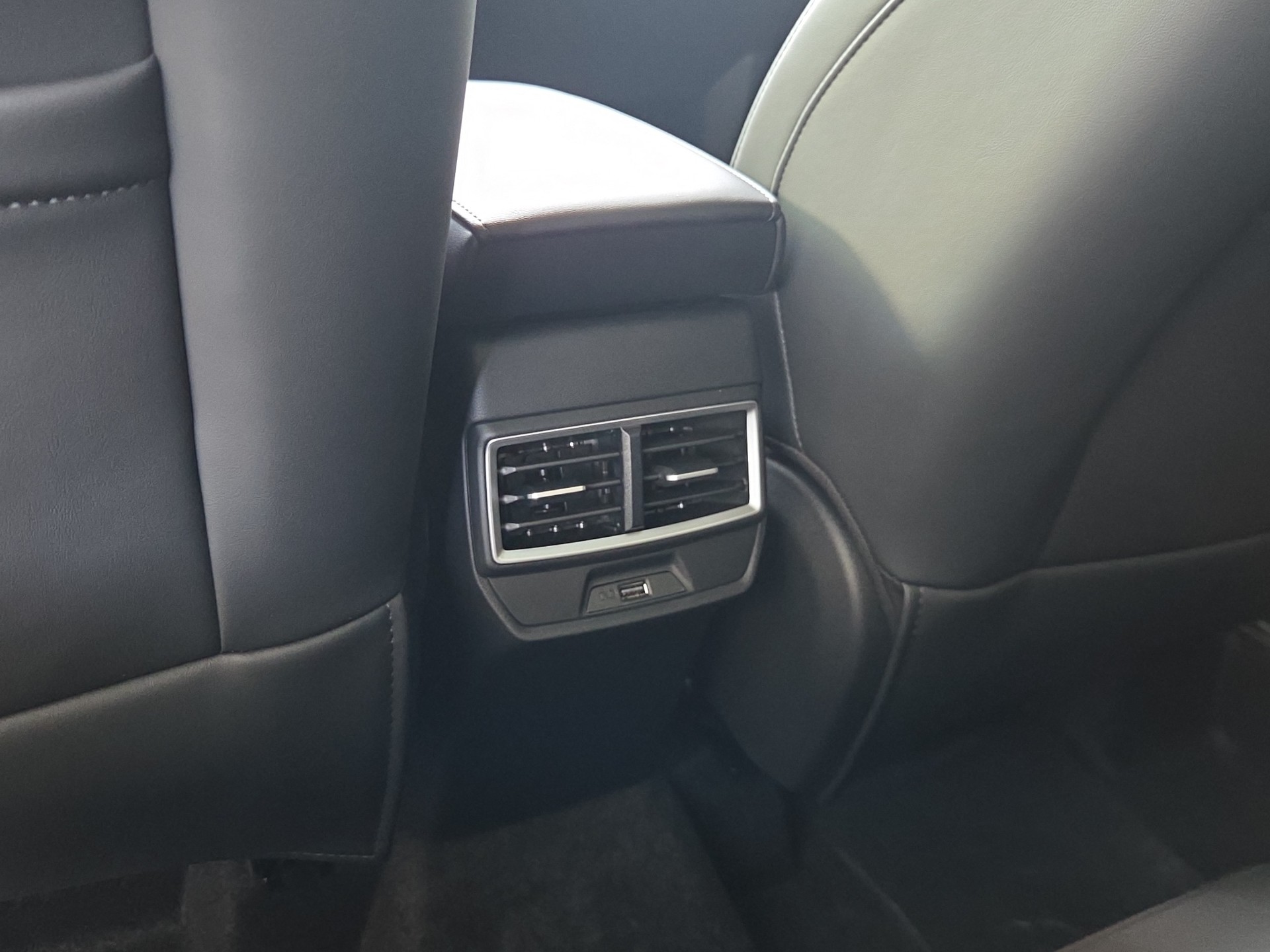 MG ZS 1.5 HEV Luxury-image-9