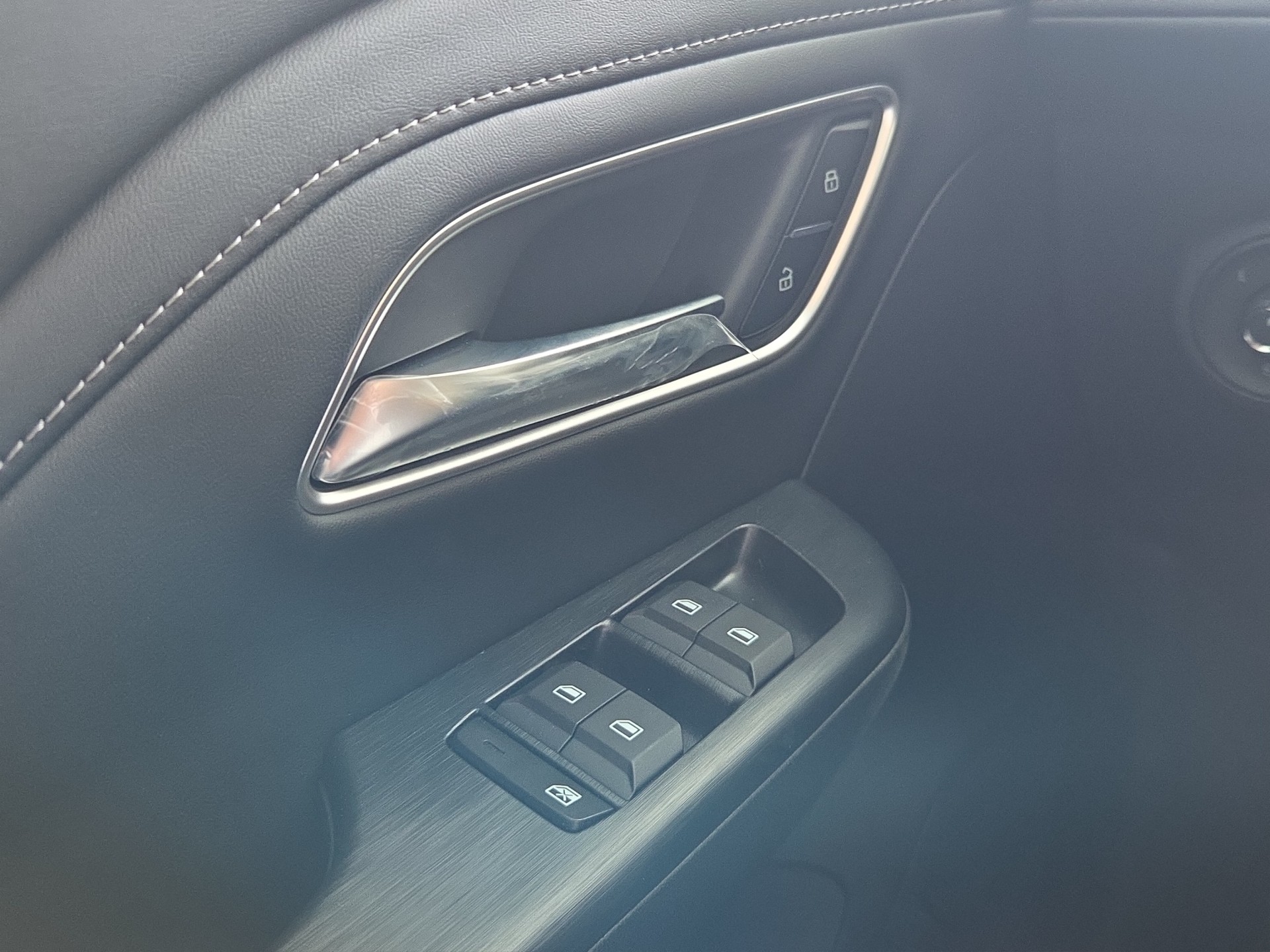 MG ZS 1.5 HEV Luxury-image-13