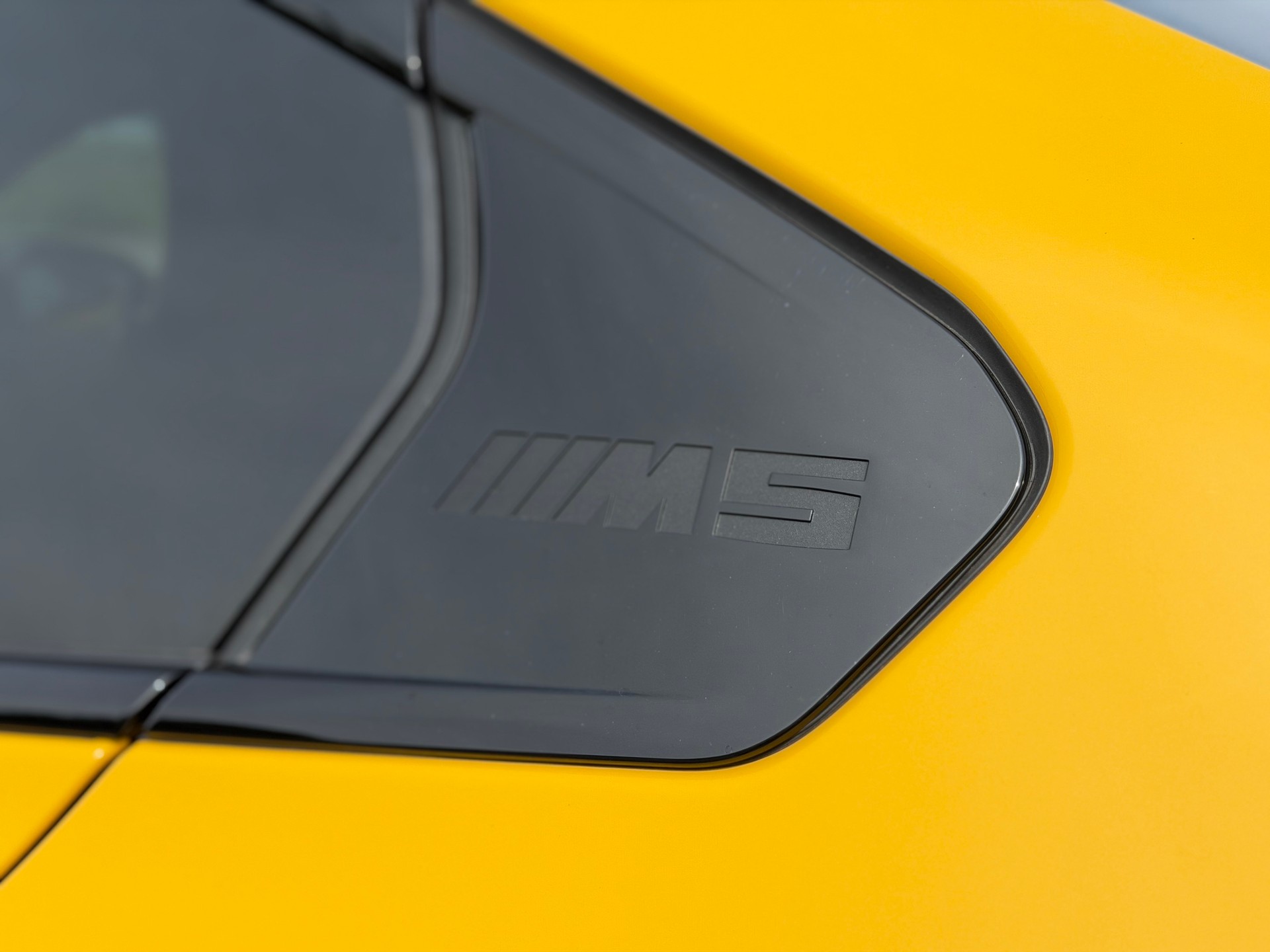 BMW M5 xDrive *Speedyellow*BMW Werksgarantie bis 10.2027*Carbon Exterieur+Interieur*Tieferlegung*-image-18