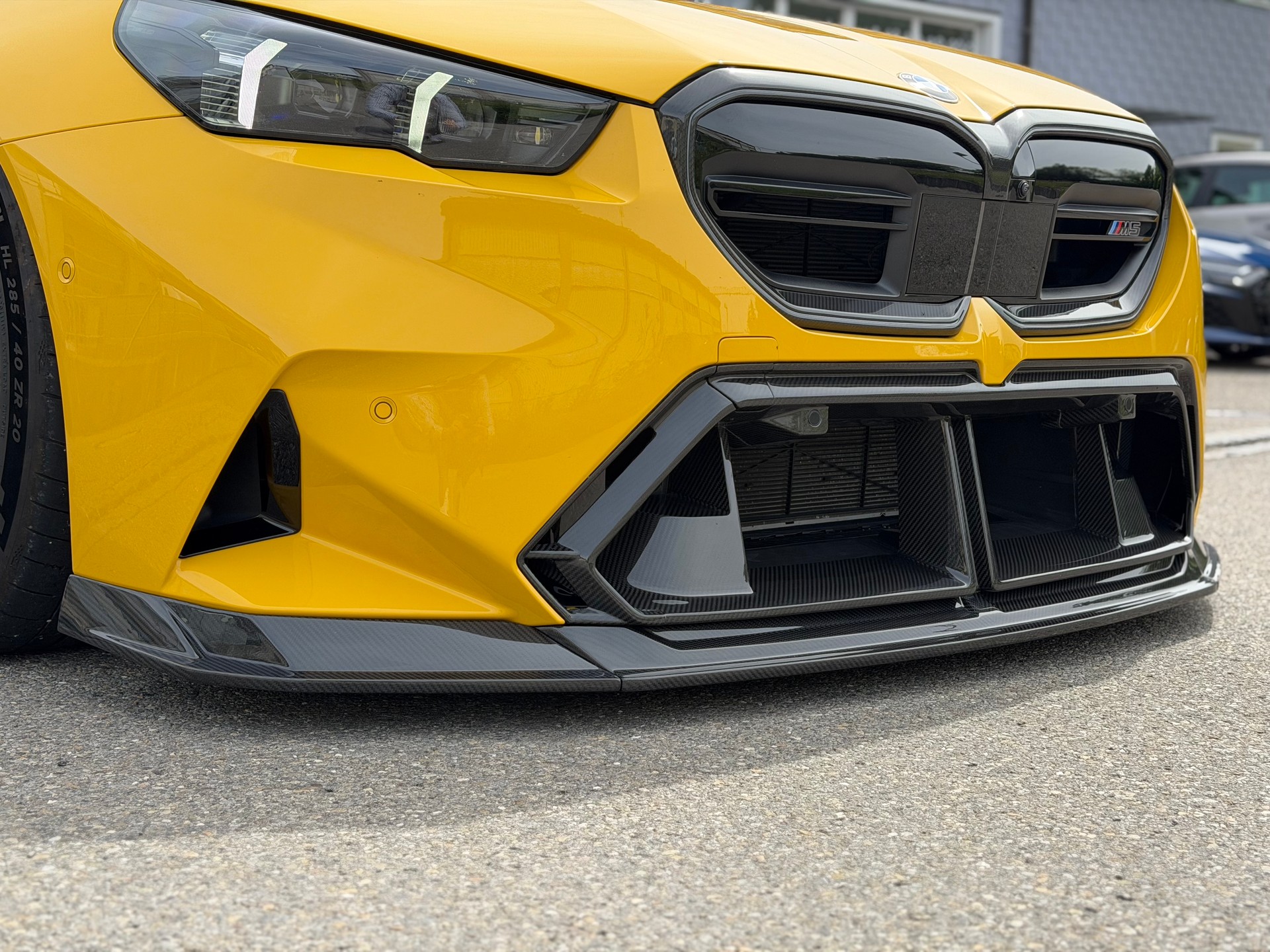 BMW M5 xDrive *Speedyellow*BMW Werksgarantie bis 10.2027*Carbon Exterieur+Interieur*Tieferlegung*-image-10