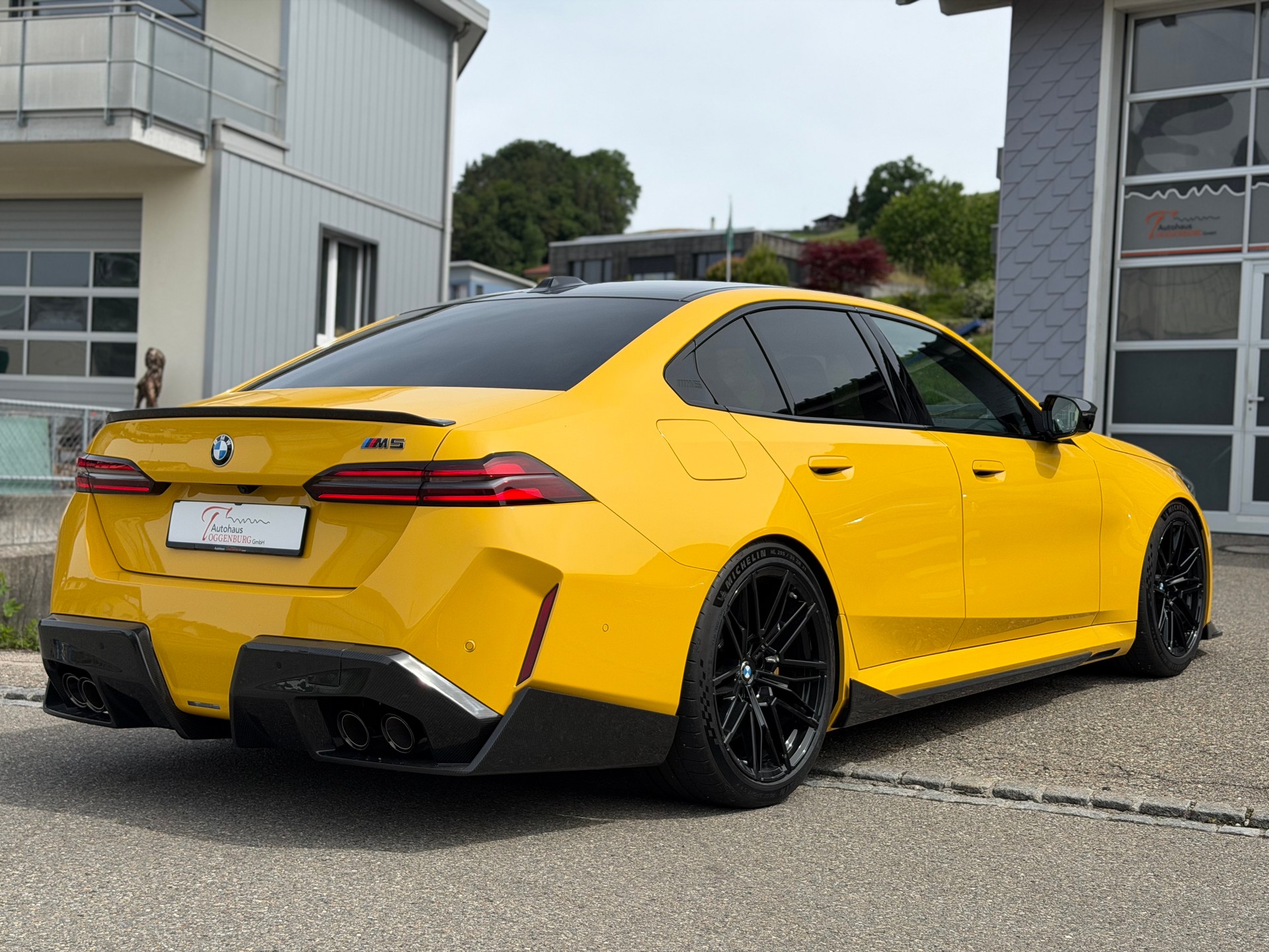 BMW M5 xDrive *Speedyellow*BMW Werksgarantie bis 10.2027*Carbon Exterieur+Interieur*Tieferlegung*-image-7