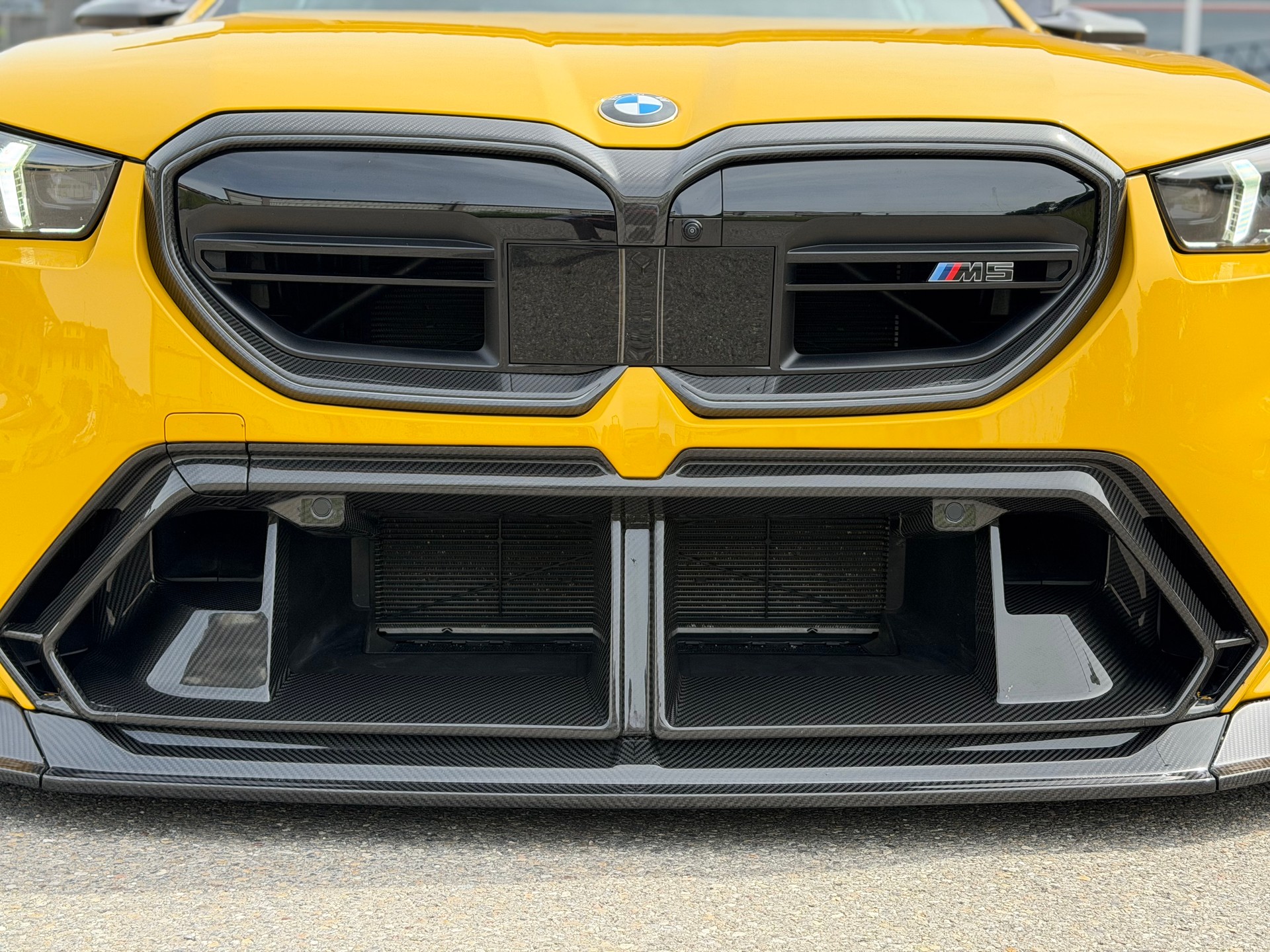 BMW M5 xDrive *Speedyellow*BMW Werksgarantie bis 10.2027*Carbon Exterieur+Interieur*Tieferlegung*-image-12