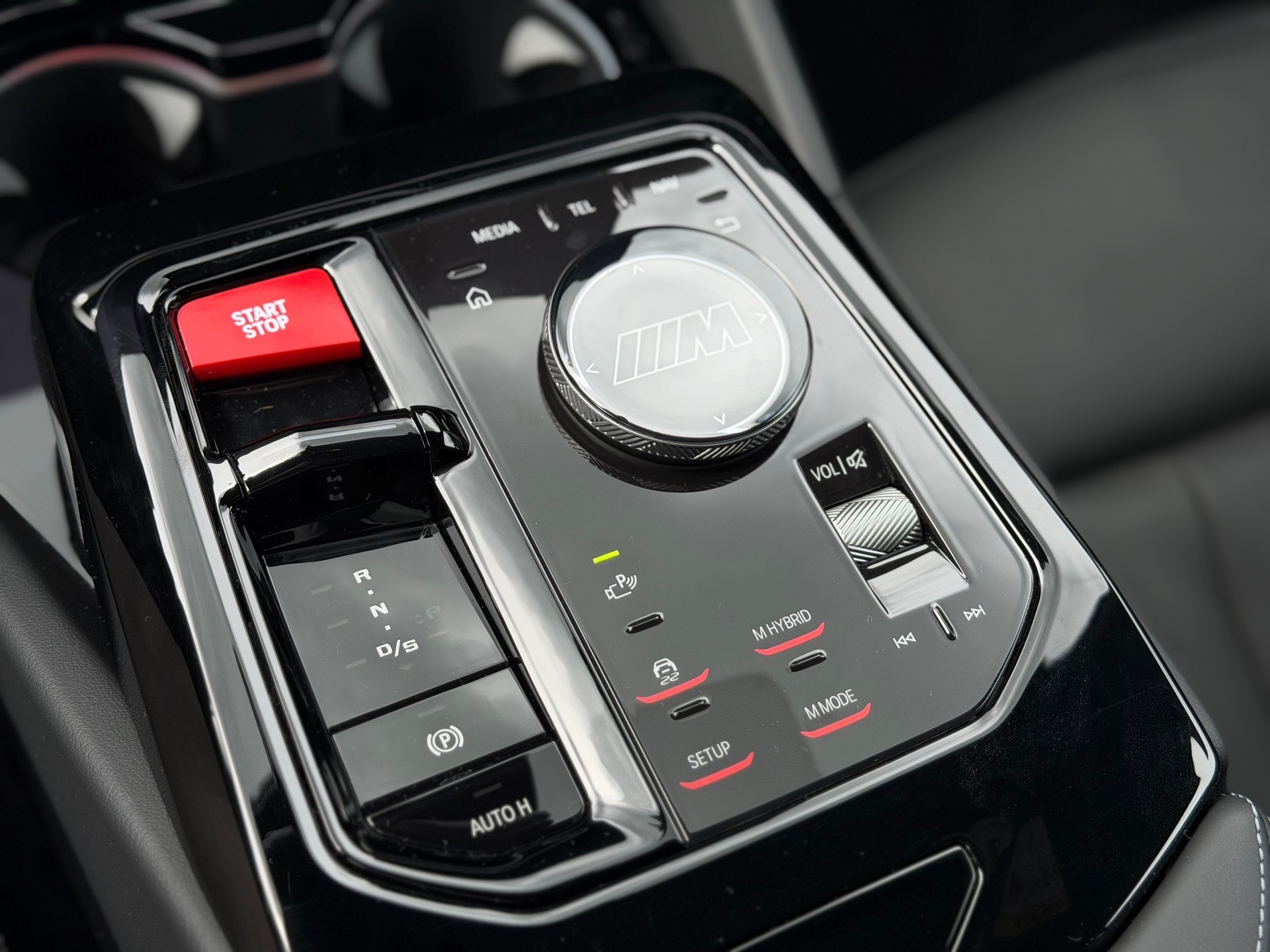 BMW M5 xDrive *Speedyellow*BMW Werksgarantie bis 10.2027*Carbon Exterieur+Interieur*Tieferlegung*-image-26