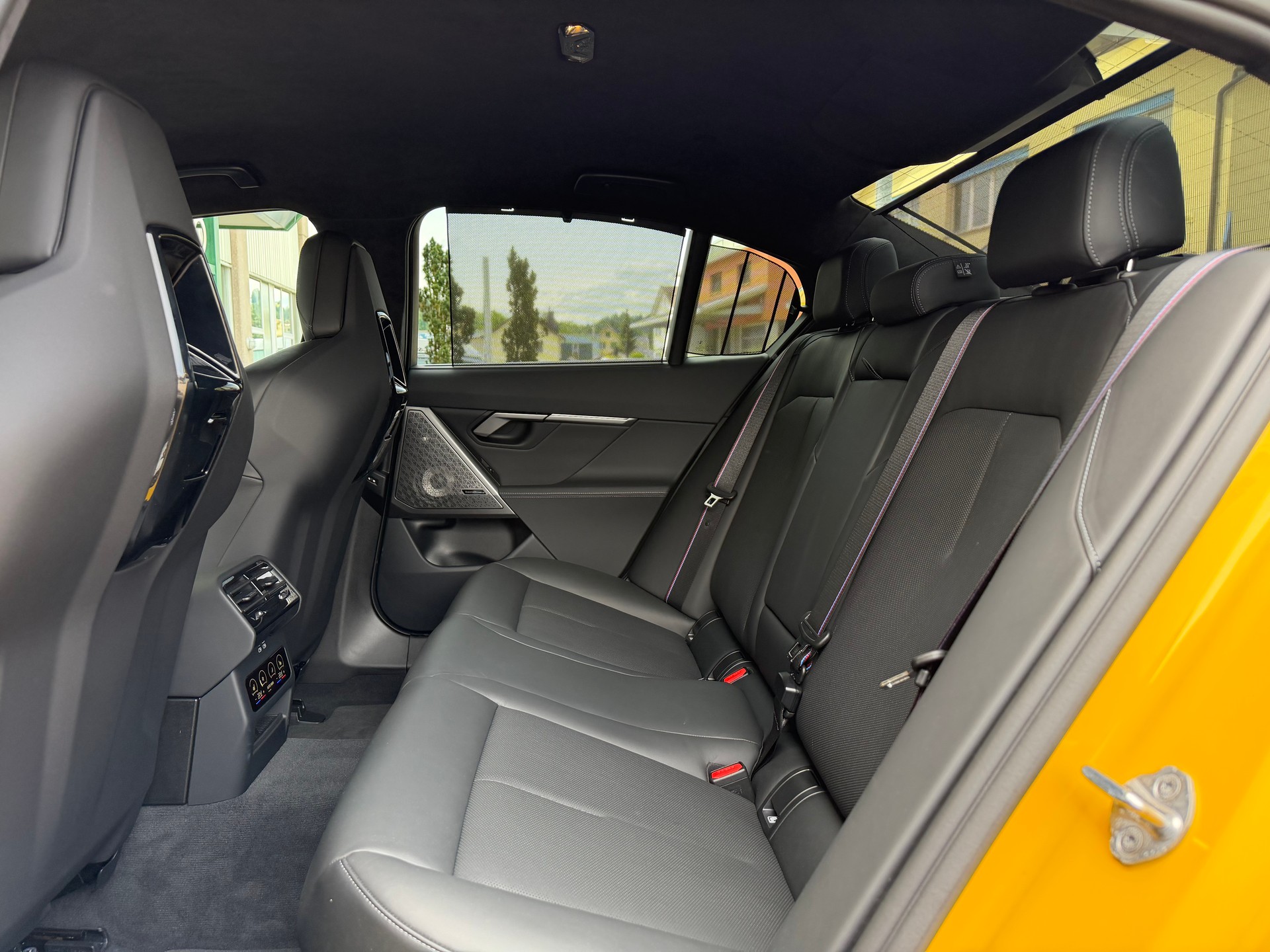 BMW M5 xDrive *Speedyellow*BMW Werksgarantie bis 10.2027*Carbon Exterieur+Interieur*Tieferlegung*-image-21