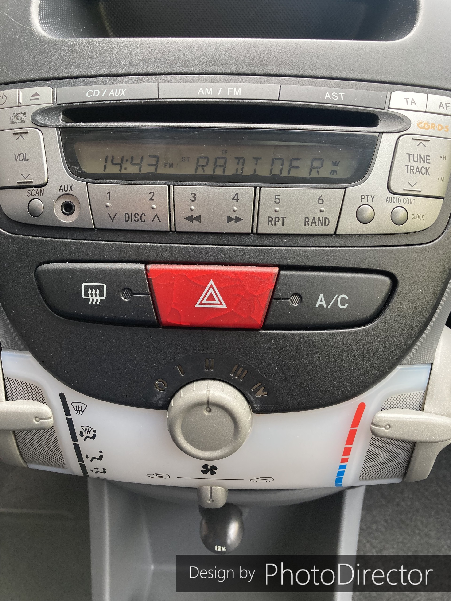 TOYOTA Aygo 1.0 Linea Sol-image-6
