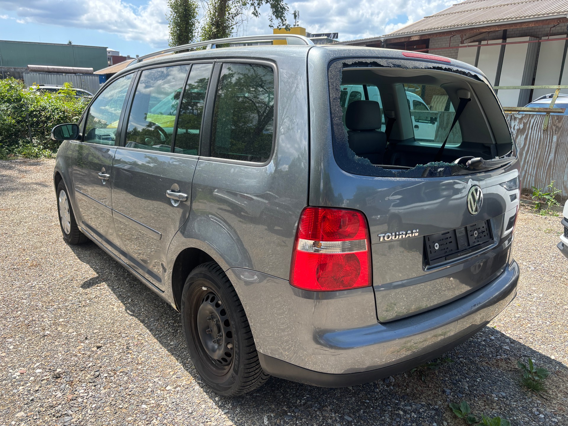 VW Touran 2.0 TDI Trendline-image-2