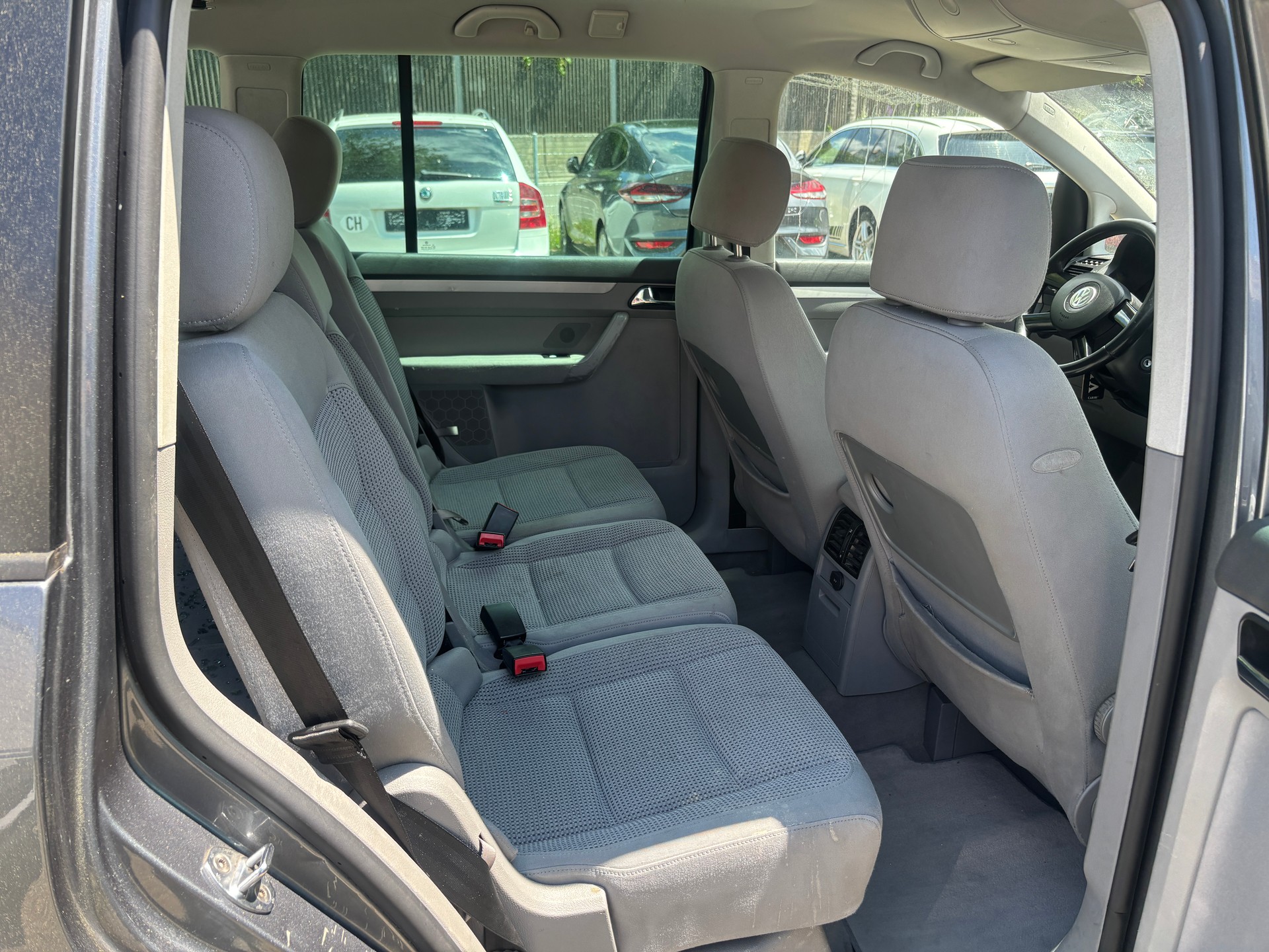 VW Touran 2.0 TDI Trendline-image-9