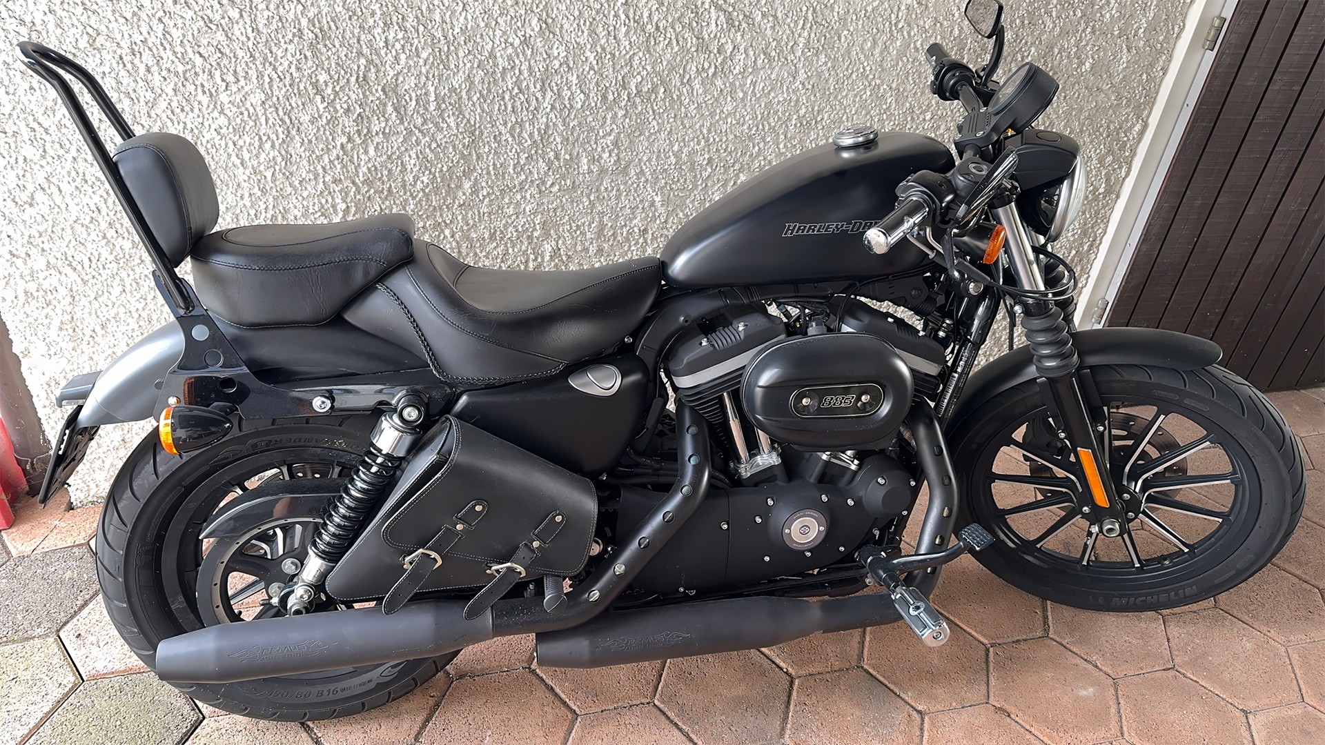 HARLEY-DAVIDSON XL 883 N Sportster Iron-image-0