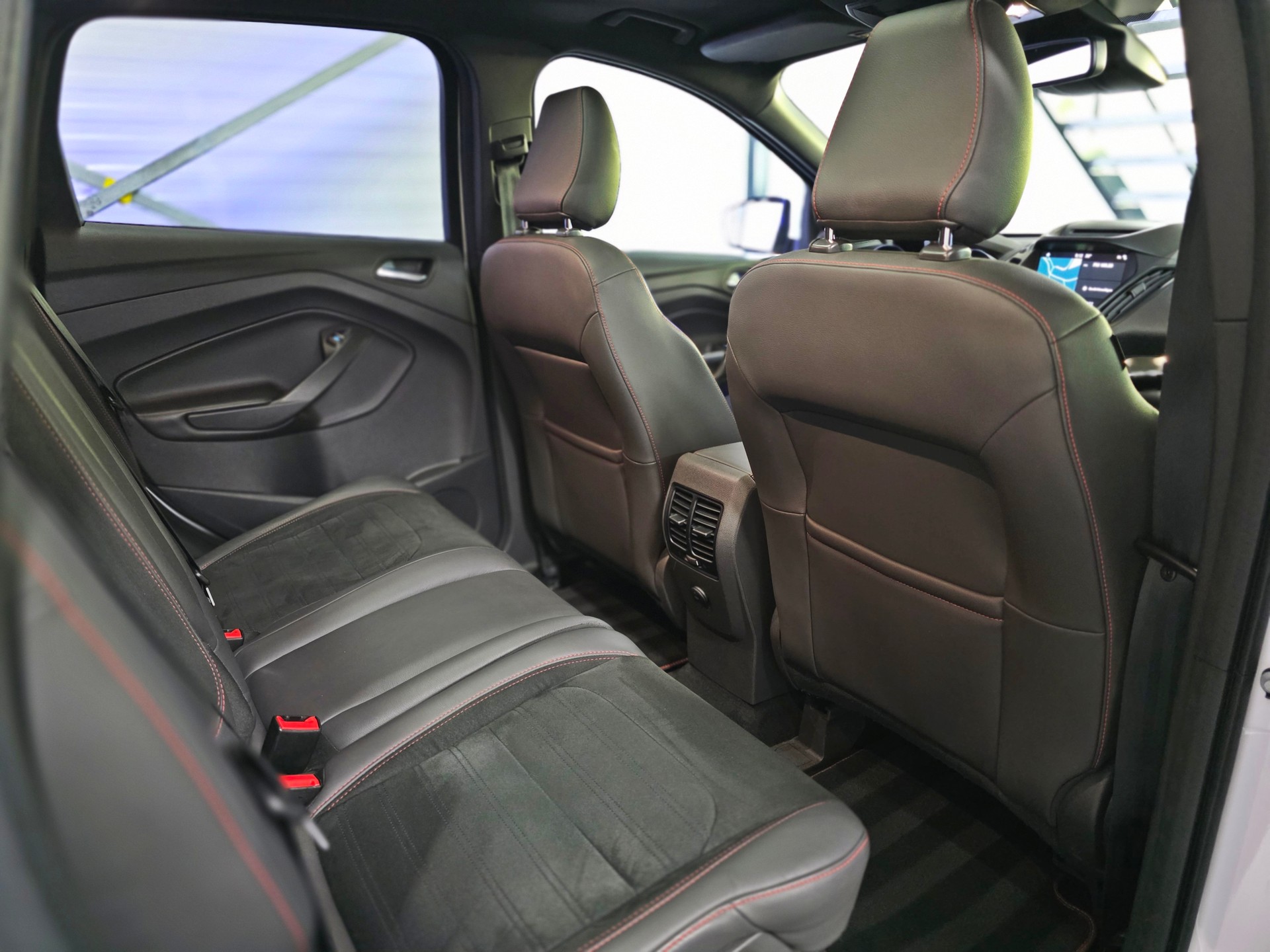 FORD Kuga 2.0 TDCi ST Line High 4WD PowerShift-image-15