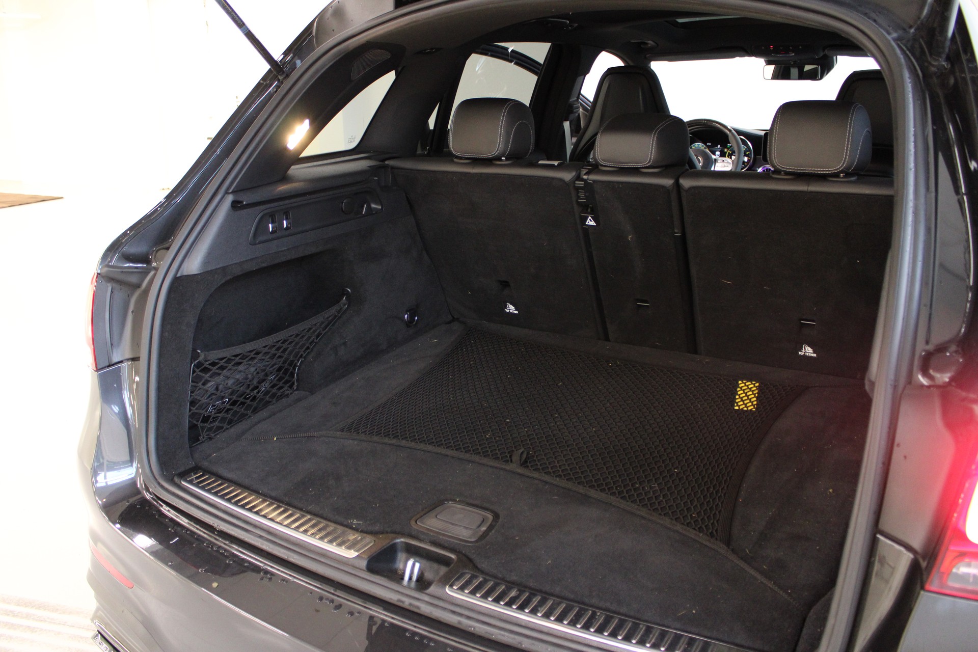 MERCEDES-BENZ GLC 63 S AMG 4Matic+ 9G-Tronic-image-25