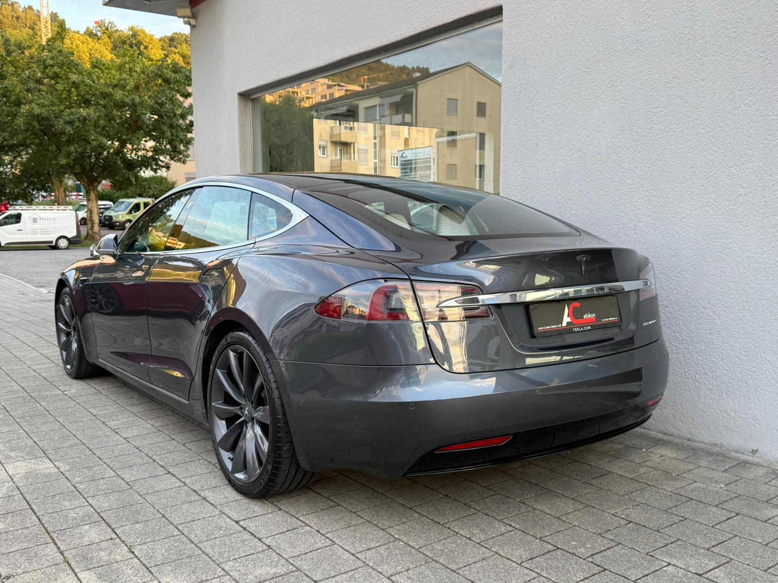 TESLA Model S Maximale-Reichweite * Raven *-showroom-element-1