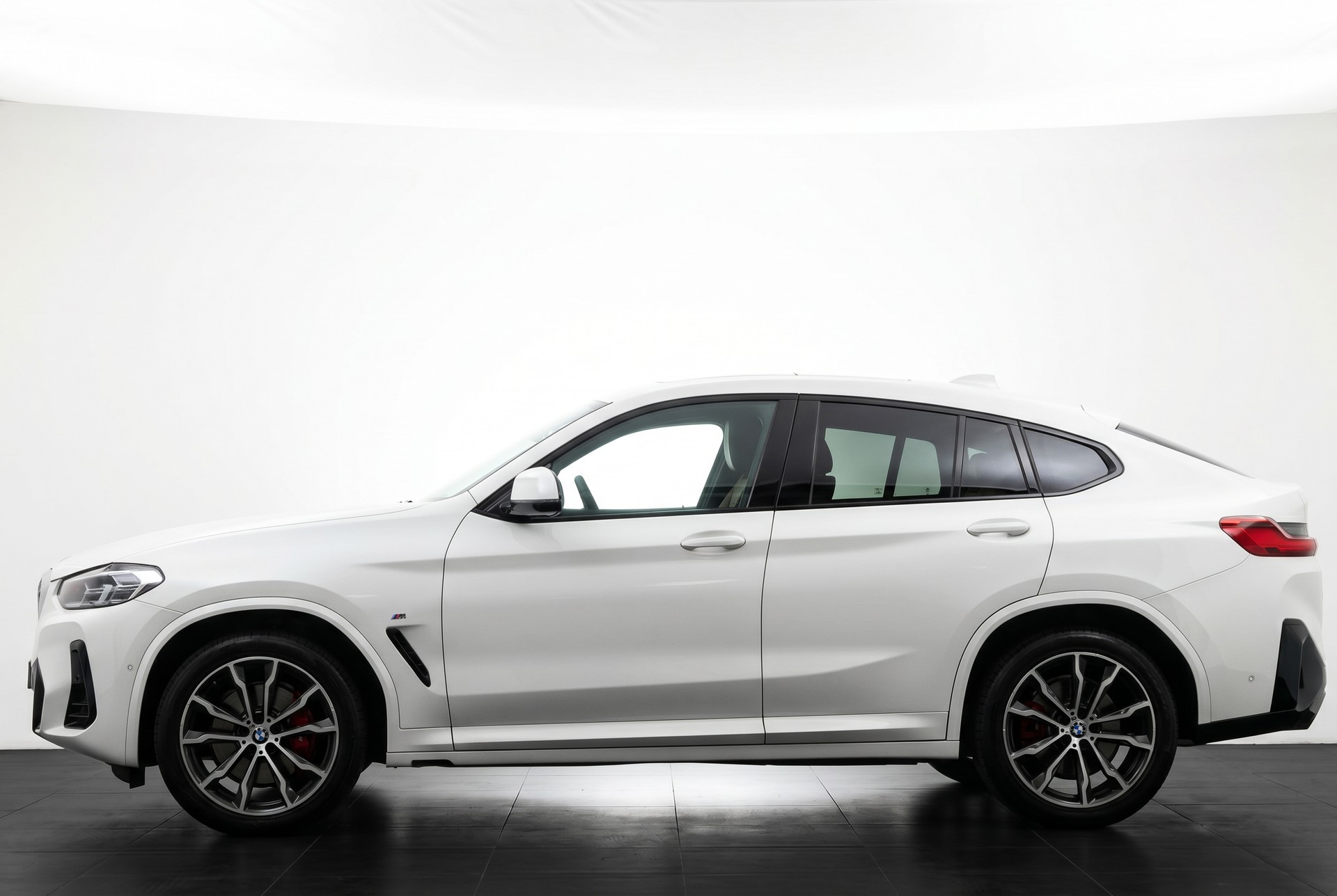 BMW X4 xDrive 48V 20i M Sport Steptronic-showroom-element-3