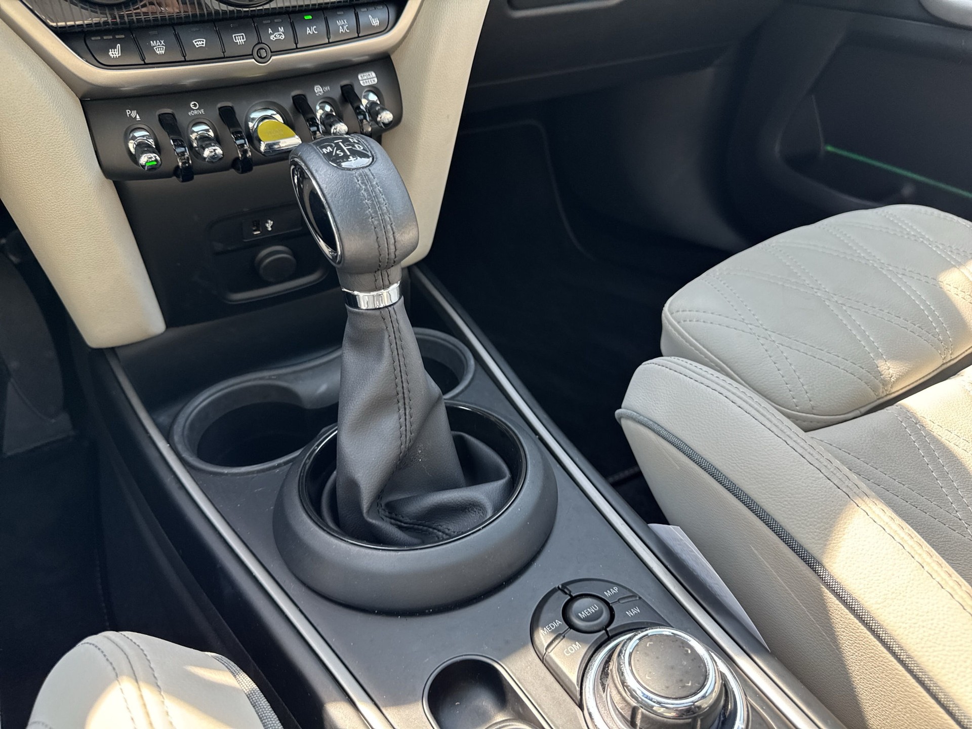 MINI Countryman Cooper SE ALL4 PHEV Steptronic-image-12