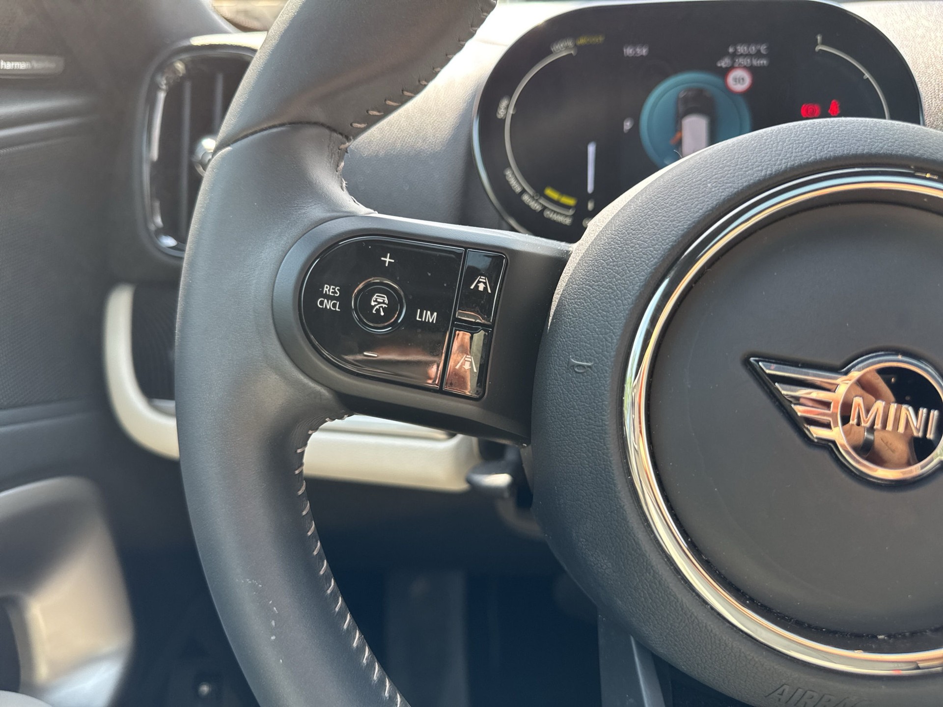 MINI Countryman Cooper SE ALL4 PHEV Steptronic-image-14