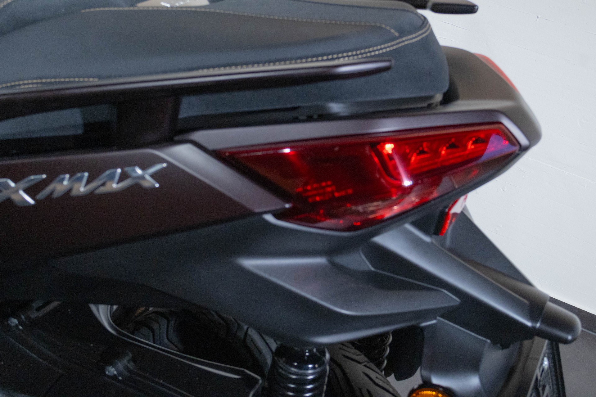 YAMAHA XMAX 300 Tech MAX-image-9