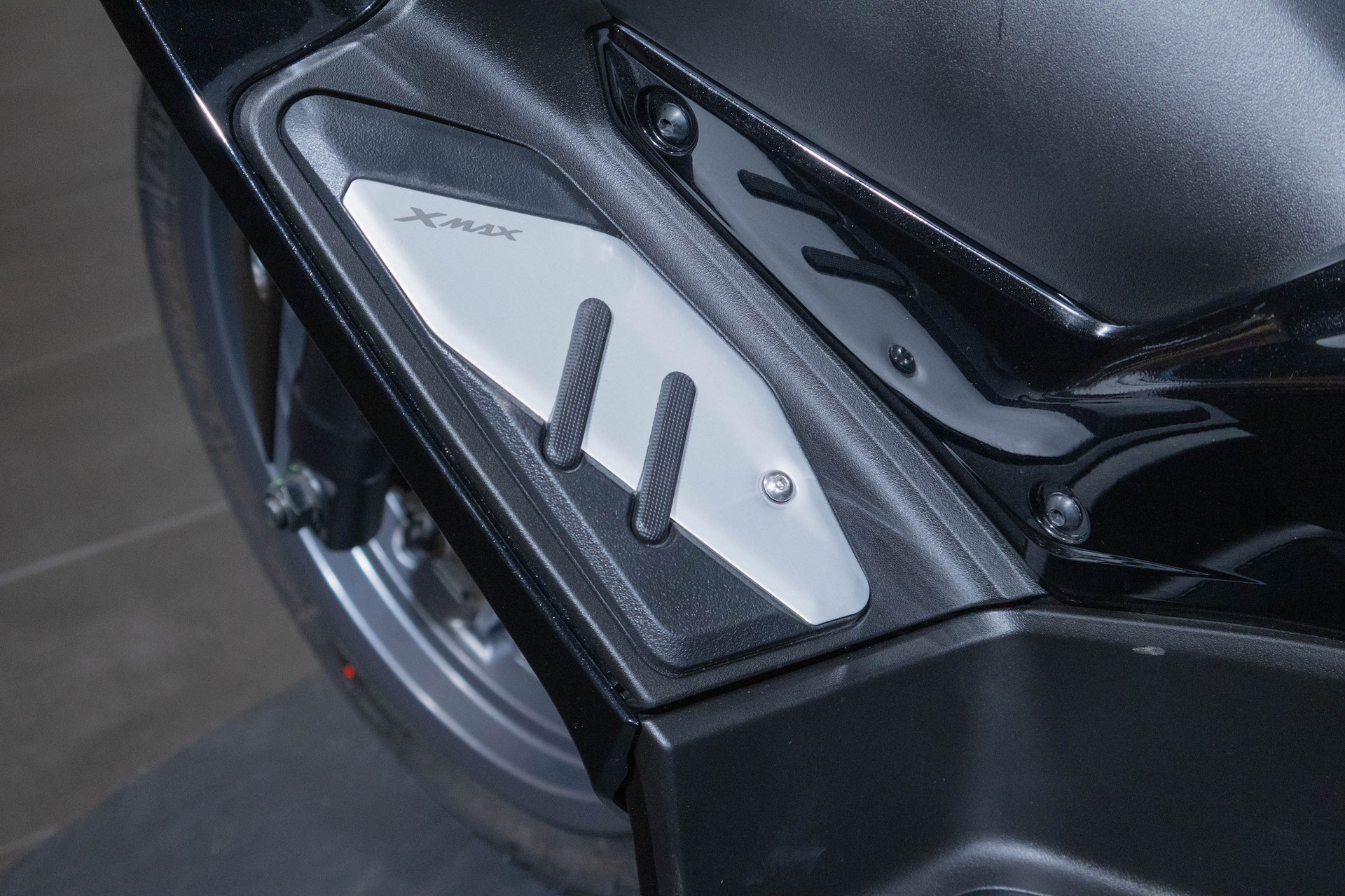 YAMAHA XMAX 300 Tech MAX-image-11