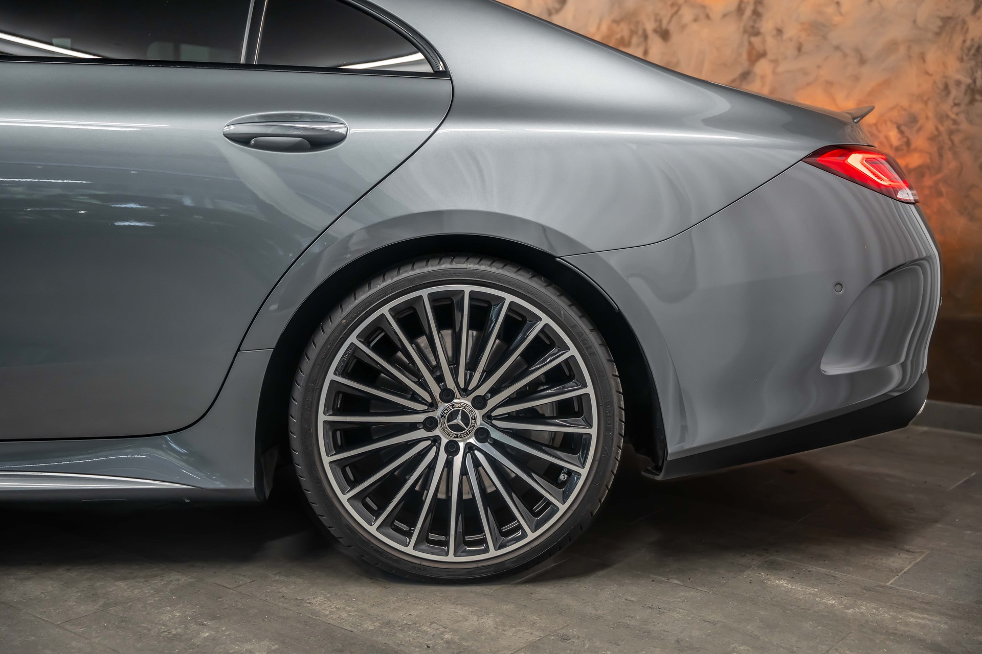 MERCEDES-BENZ CLS 450 4Matic AMG Line 9G-Tronic *Facelift*Airmatic*Panorama*Head-Up*Sitzkühlung*-image-5