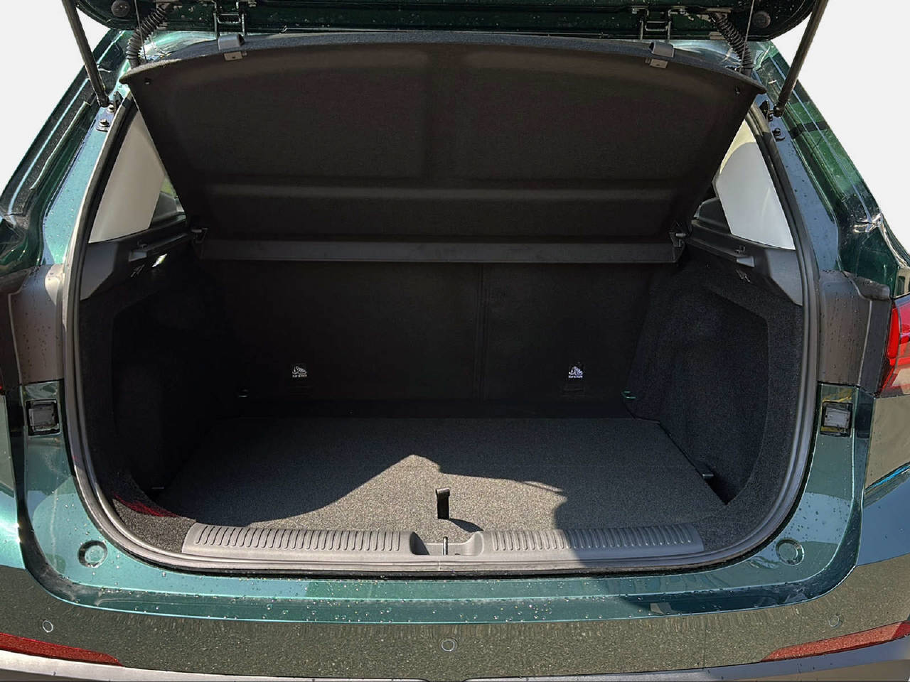 MG ZS 1.5 Hybrid+ Luxury-image-12