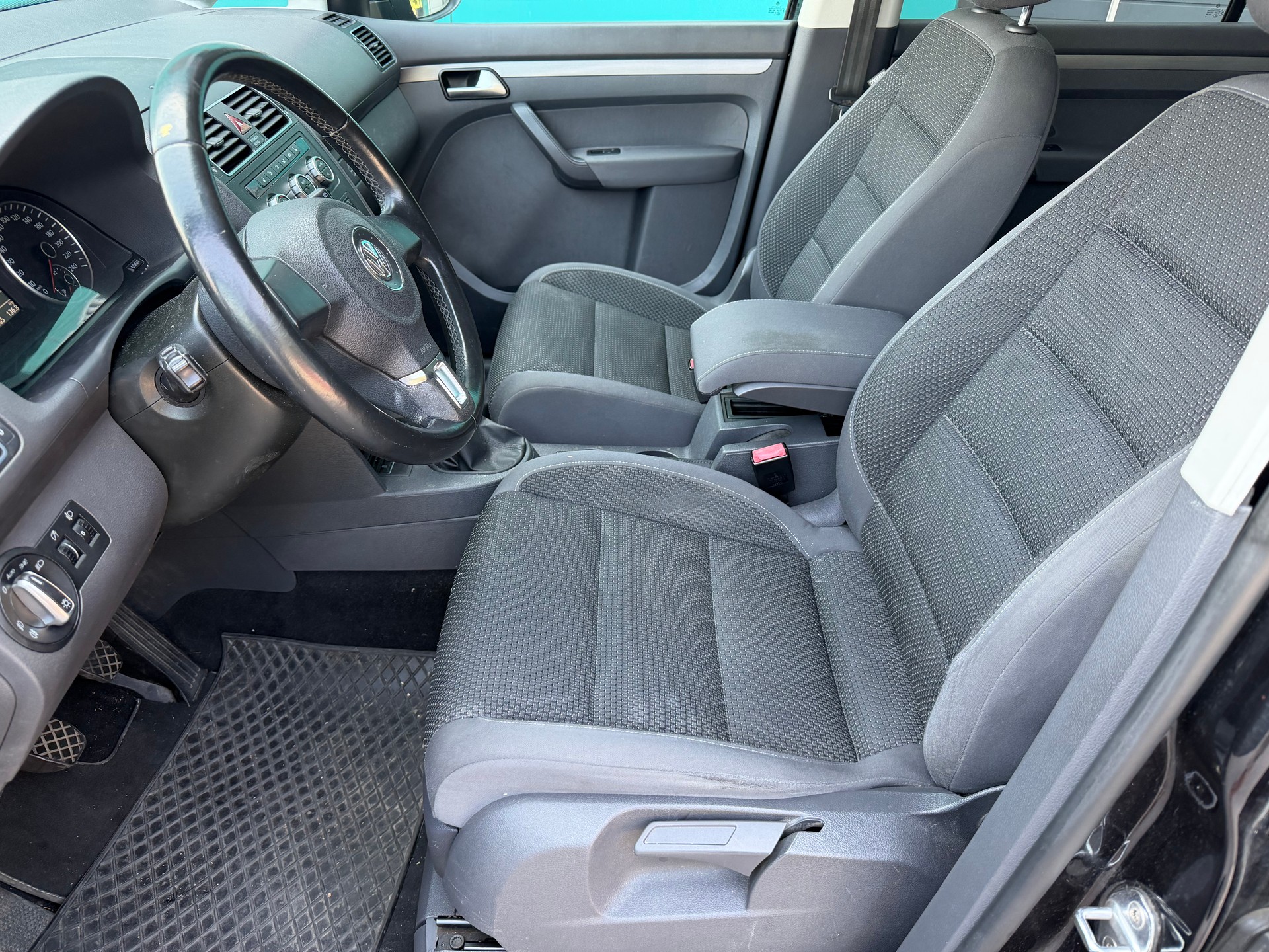 VW Touran 2.0 TDI Comfortline-image-9