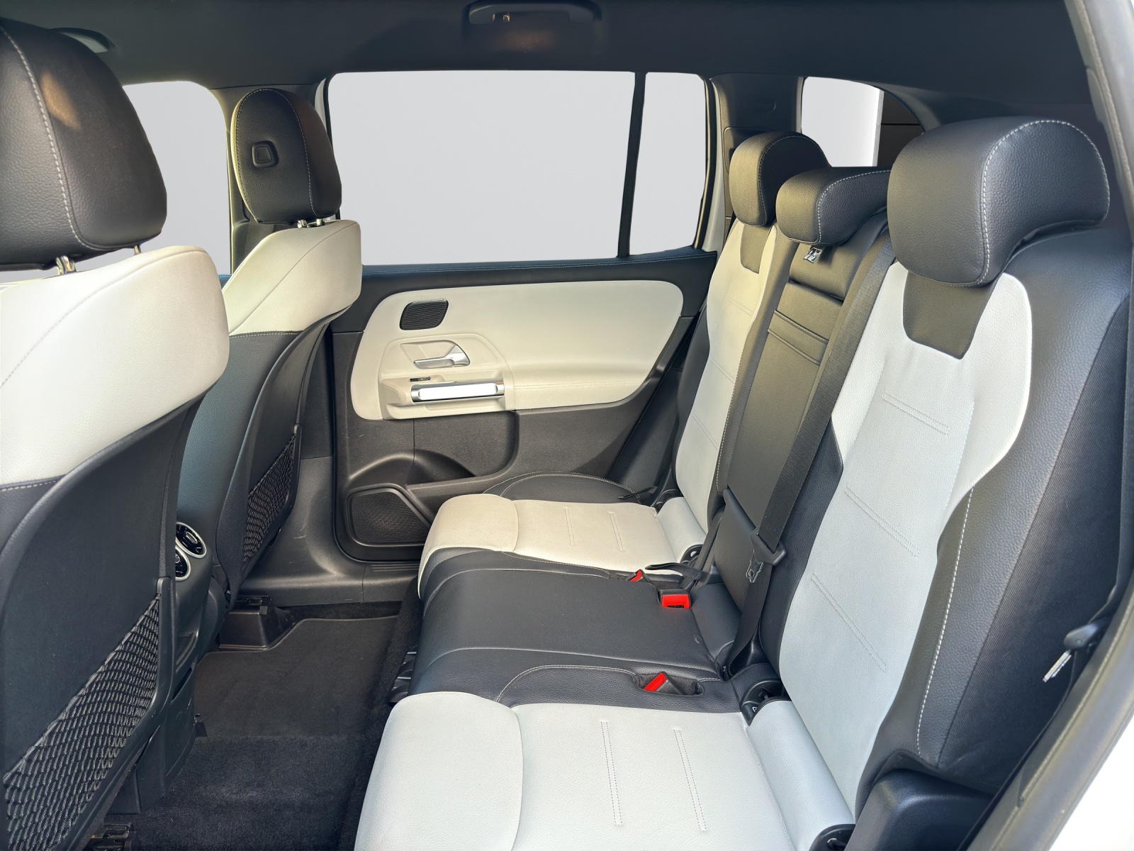 MERCEDES-BENZ GLB 250 4Matic AMG Line 8G-Tronic-image-7