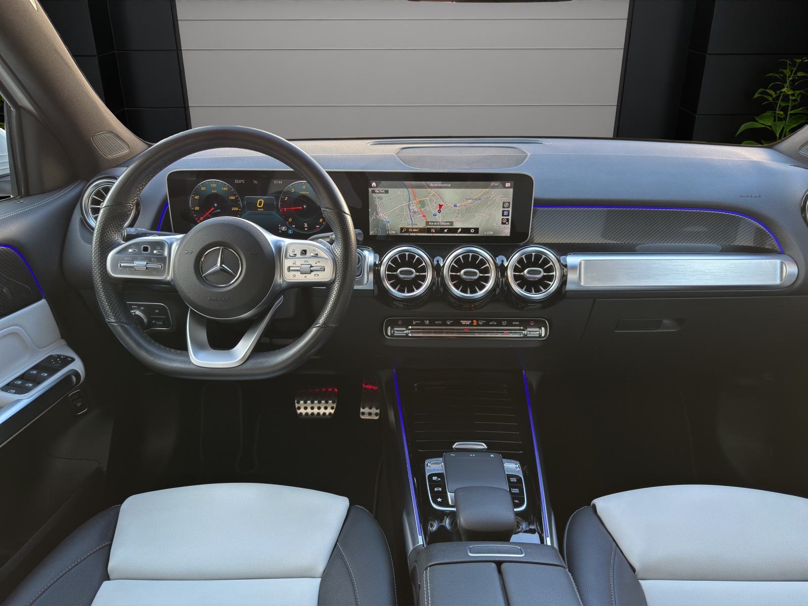 MERCEDES-BENZ GLB 250 4Matic AMG Line 8G-Tronic-image-8