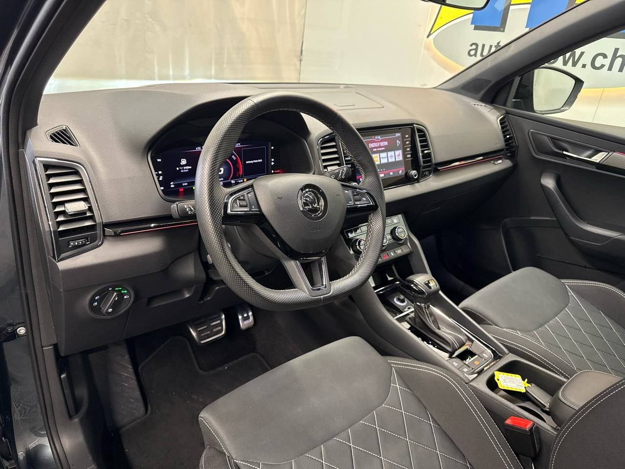 SKODA Karoq 1.5 TSI ACT SportLine DSG-showroom-element-2