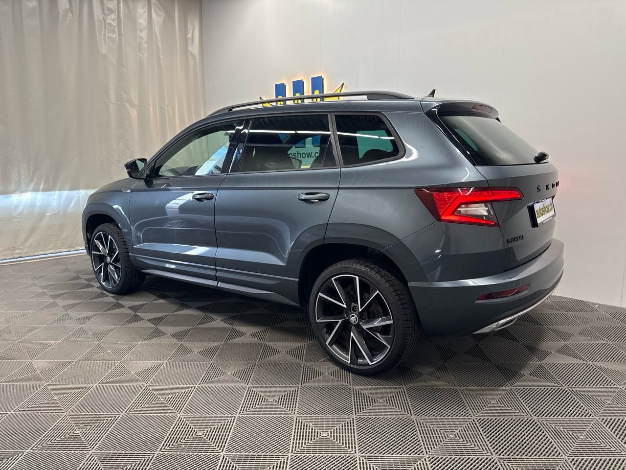 SKODA Karoq 1.5 TSI ACT SportLine DSG-showroom-element-1