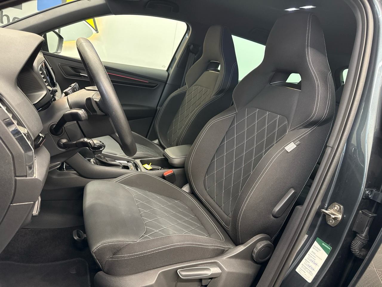 SKODA Karoq 1.5 TSI ACT SportLine DSG-showroom-element-3