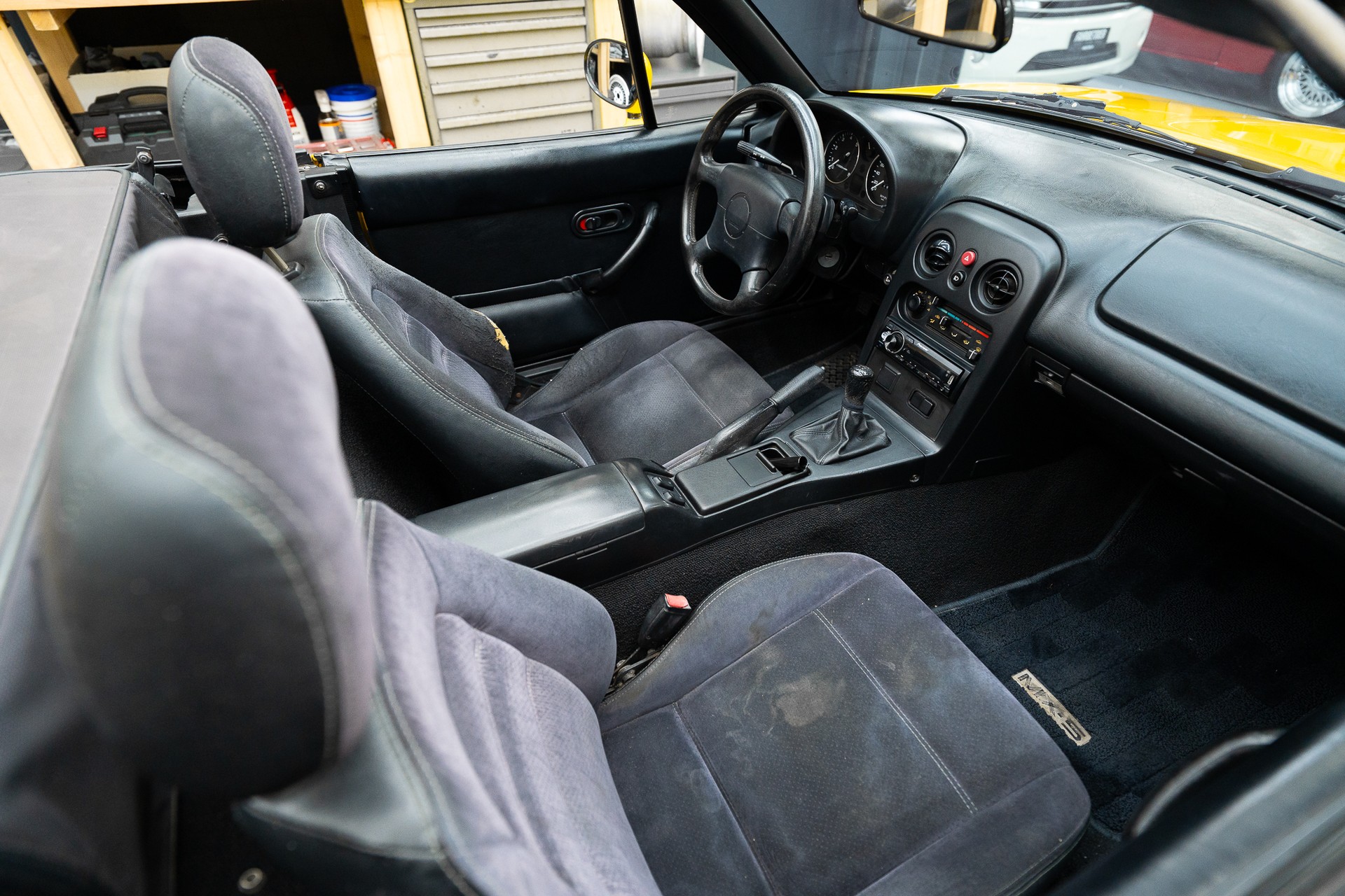 MAZDA MX-5 1.6i-16-image-10