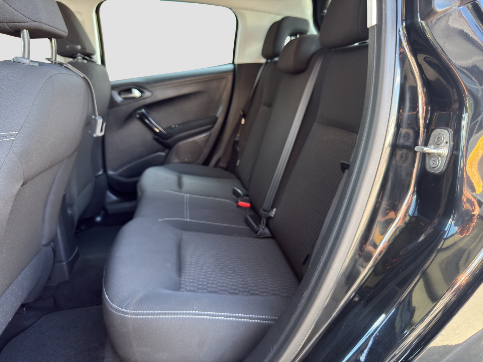 PEUGEOT 208 1.2 e-VTI Active EGS5-image-10