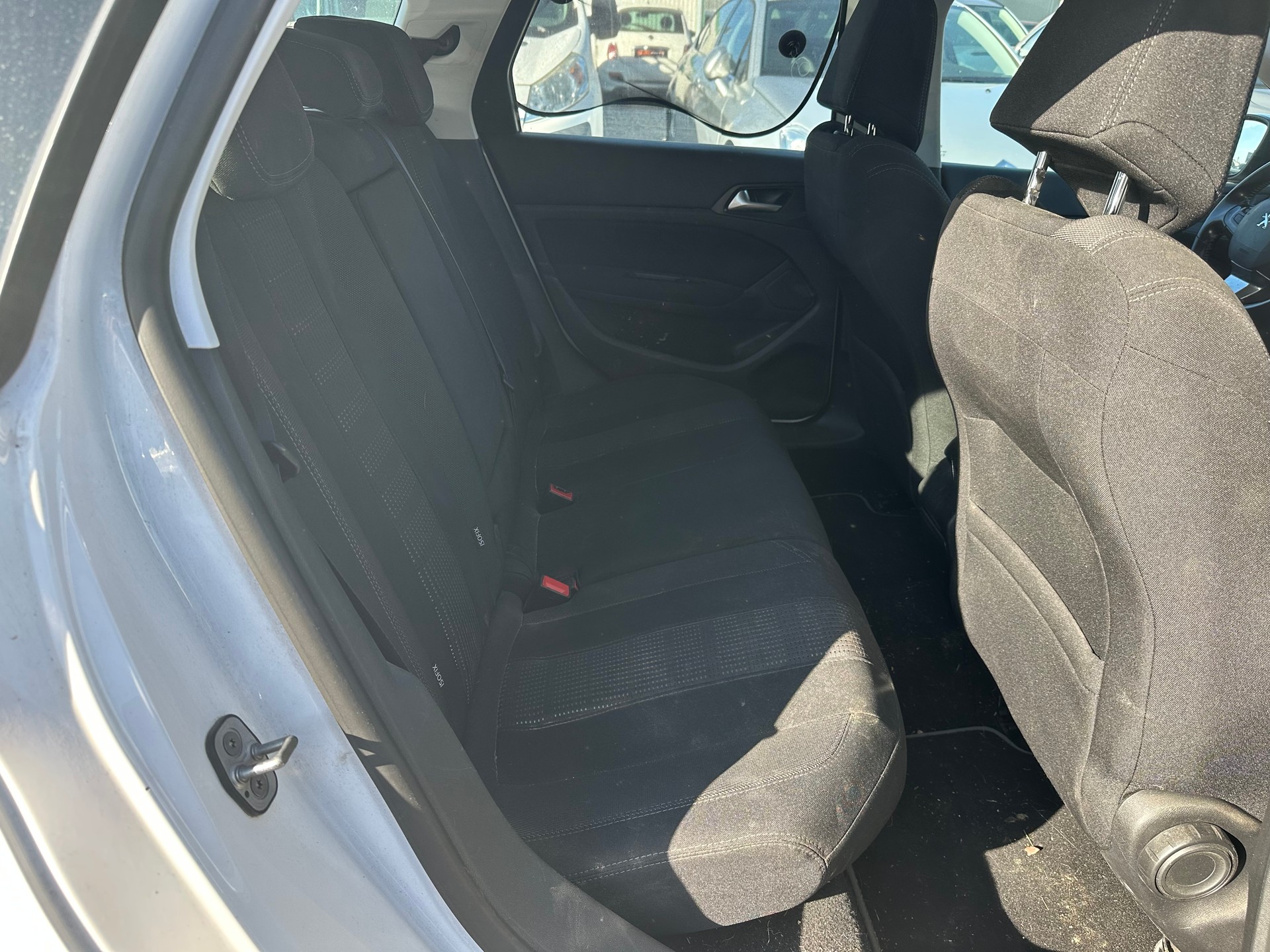 PEUGEOT 308 SW 1.2 THP Active-image-8