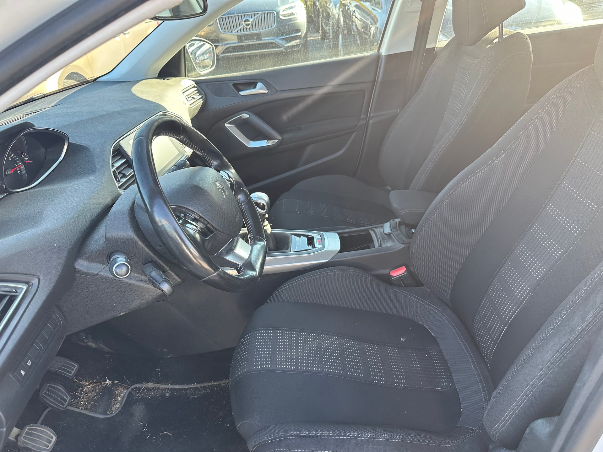 PEUGEOT 308 SW 1.2 THP Active-image-6