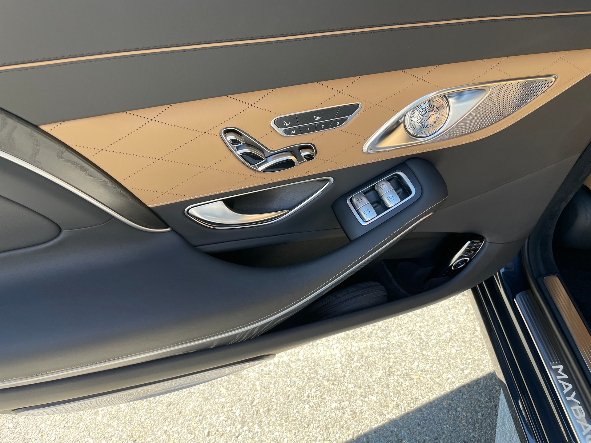 MERCEDES-BENZ S 560 Maybach 4Matic 9G-Tronic-image-17