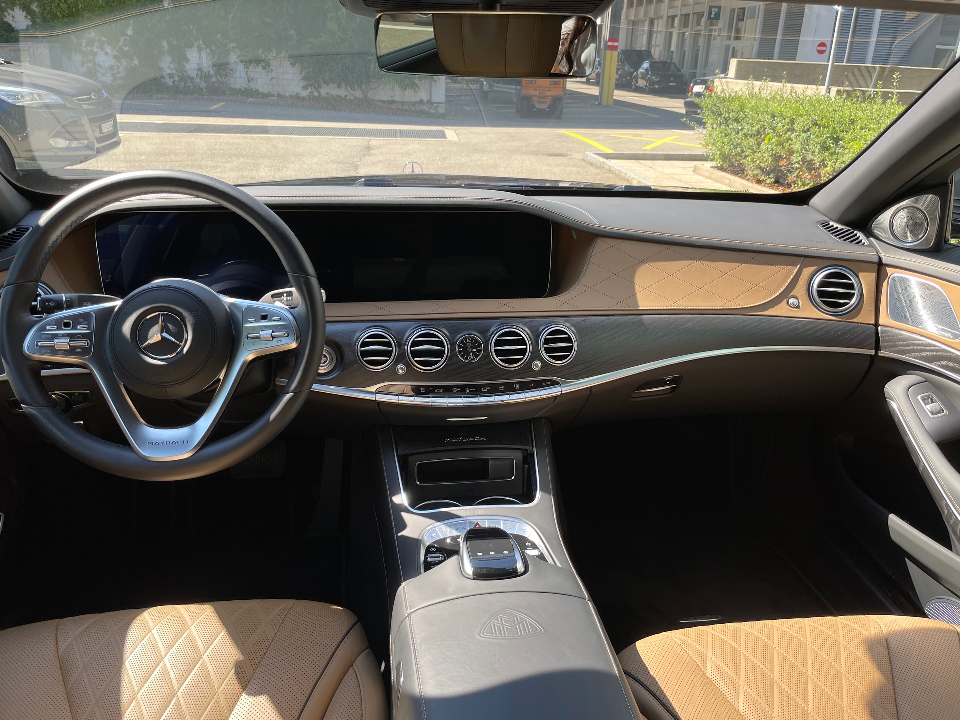 MERCEDES-BENZ S 560 Maybach 4Matic 9G-Tronic-image-27