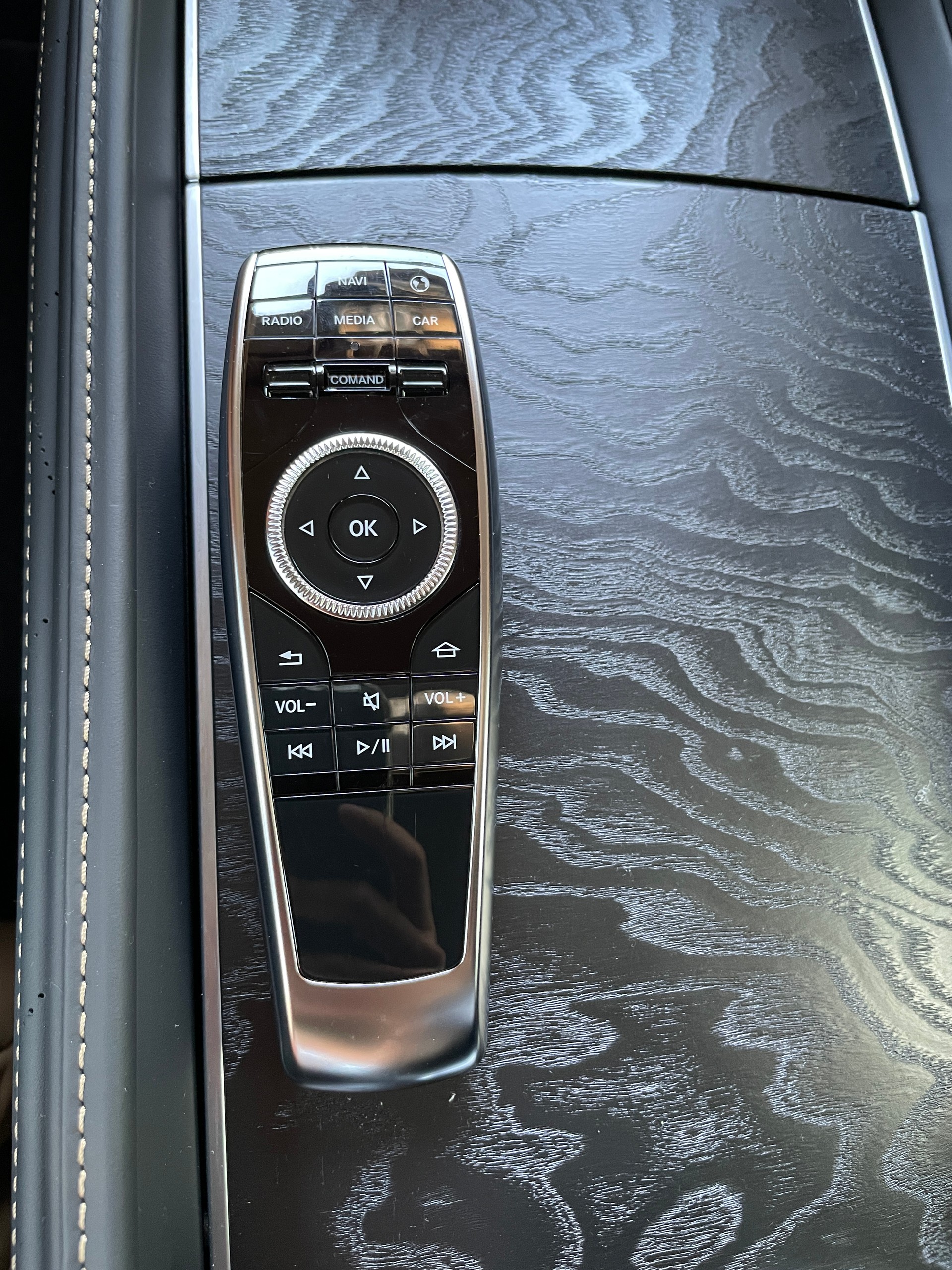 MERCEDES-BENZ S 560 Maybach 4Matic 9G-Tronic-image-26