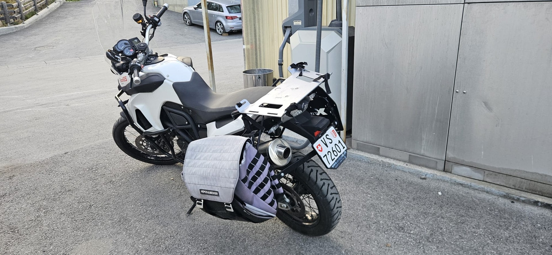 BMW F 800 GS-image-2