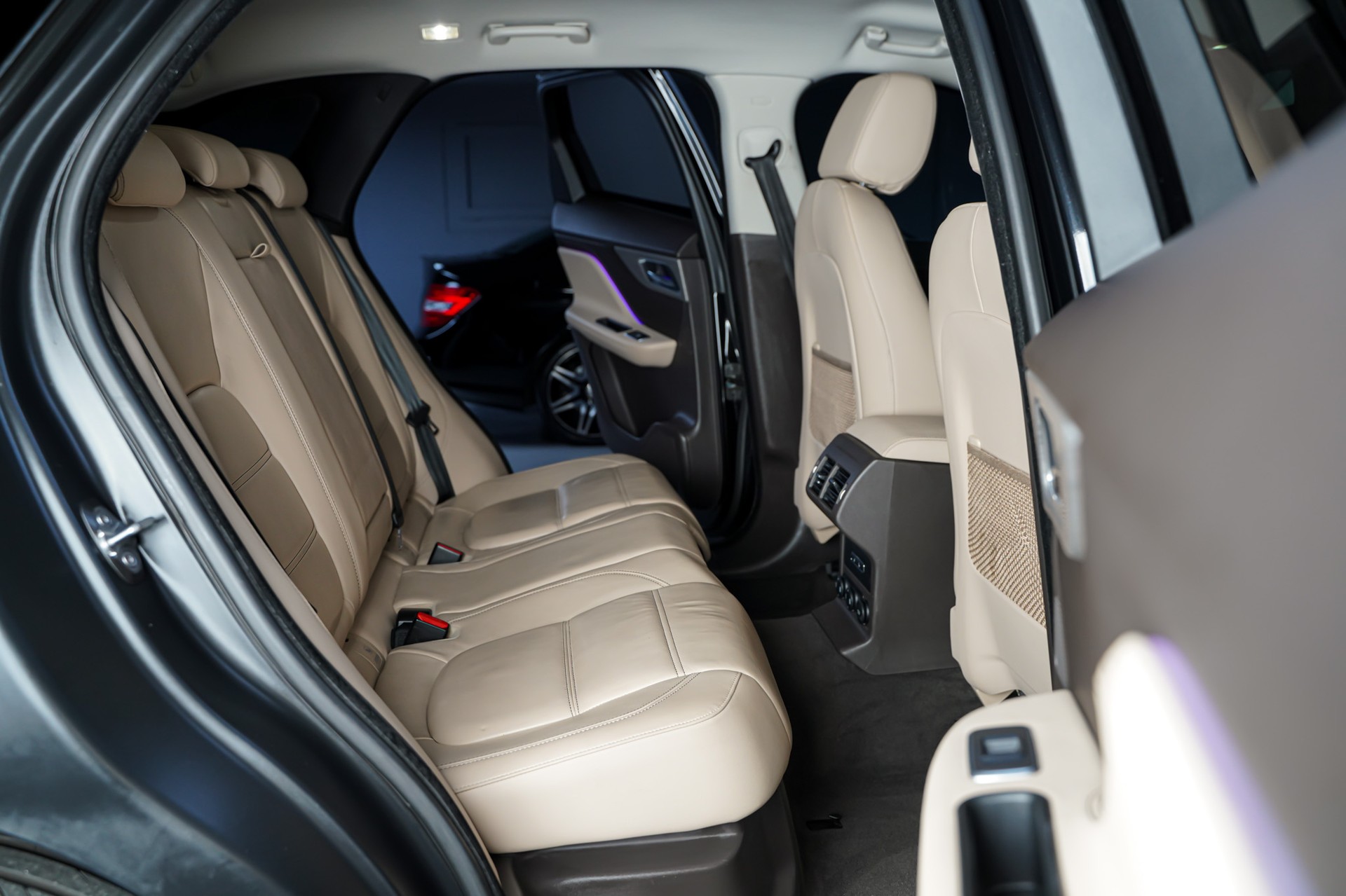 JAGUAR F-Pace 3.0 TD Prestige AWD Automatik-image-14