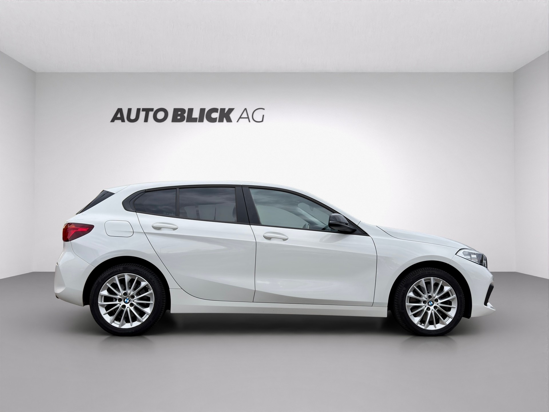 BMW 120d xDrive Steptronic-showroom-element-3