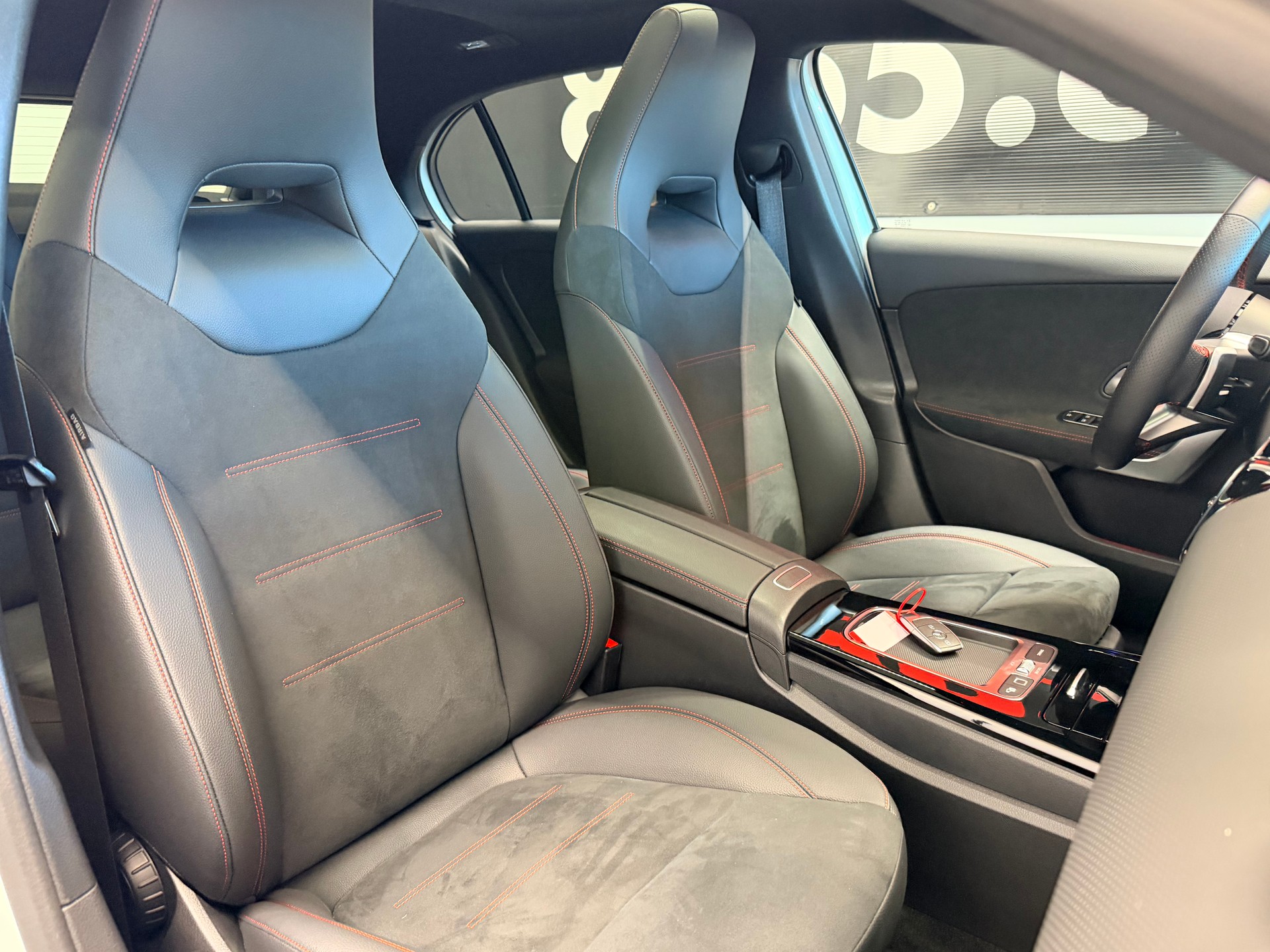 MERCEDES-BENZ A 220 4Matic 8G-DCT-image-21