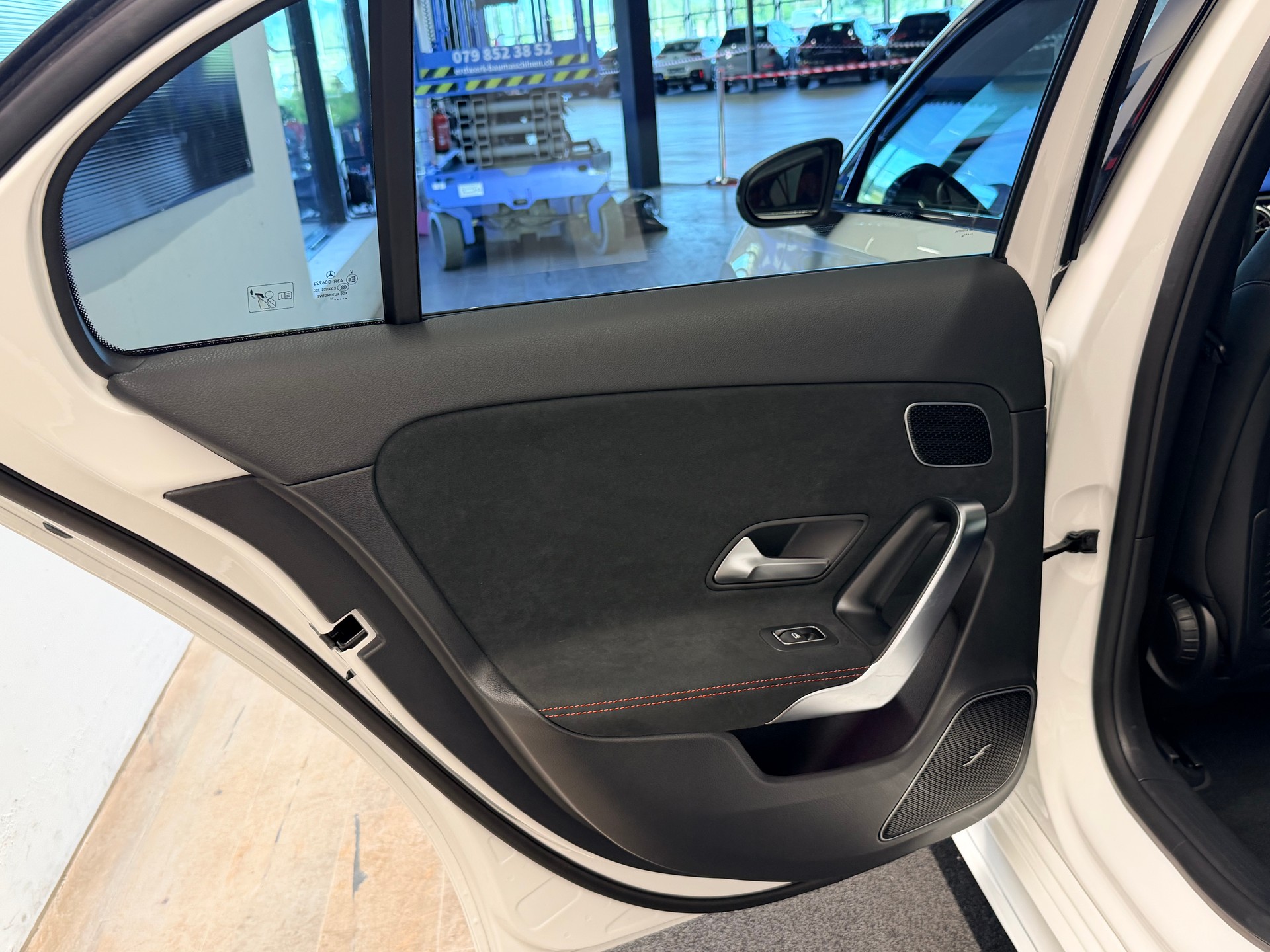 MERCEDES-BENZ A 220 4Matic 8G-DCT-image-15