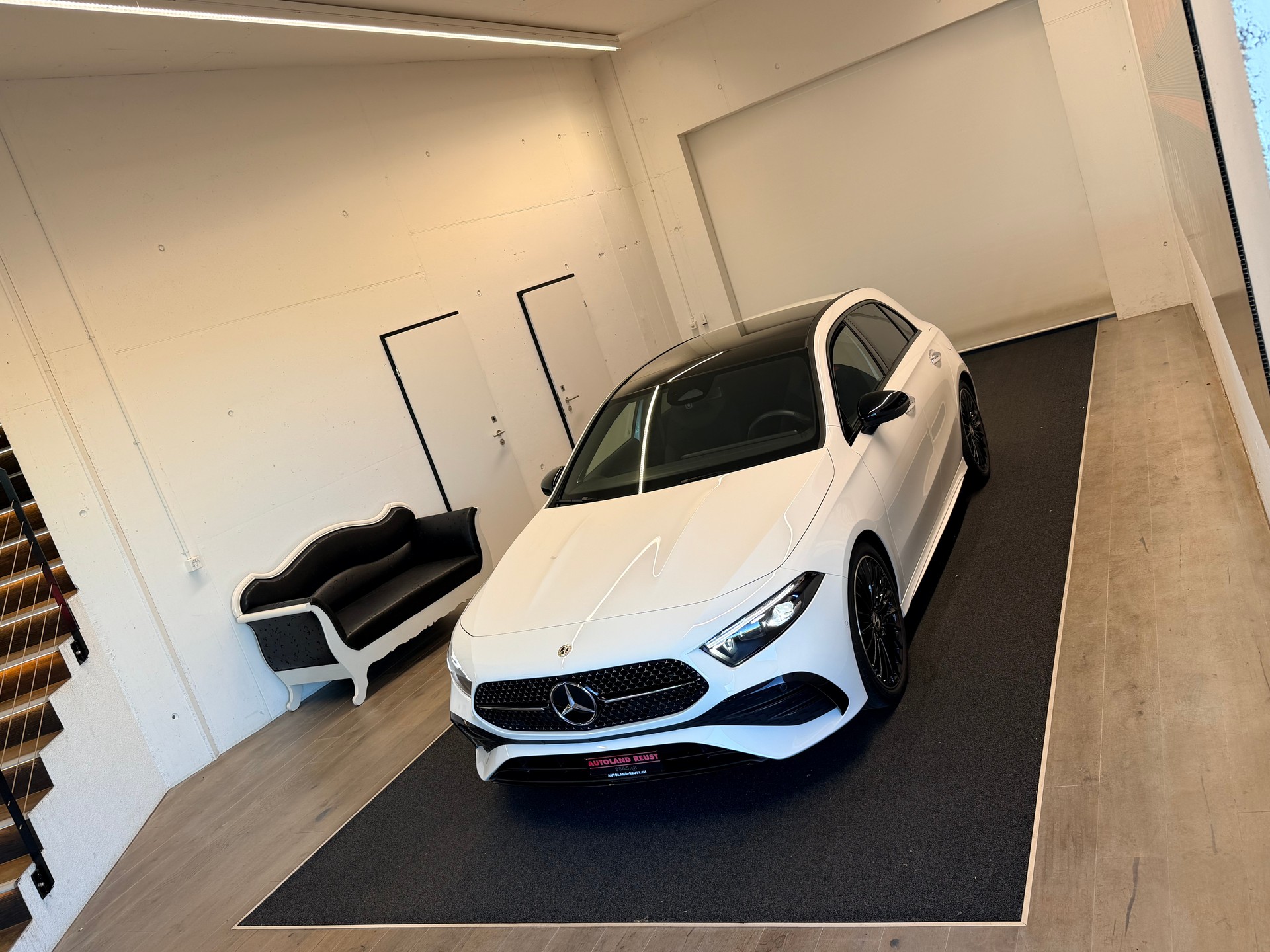 MERCEDES-BENZ A 220 4Matic 8G-DCT-showroom-element-3