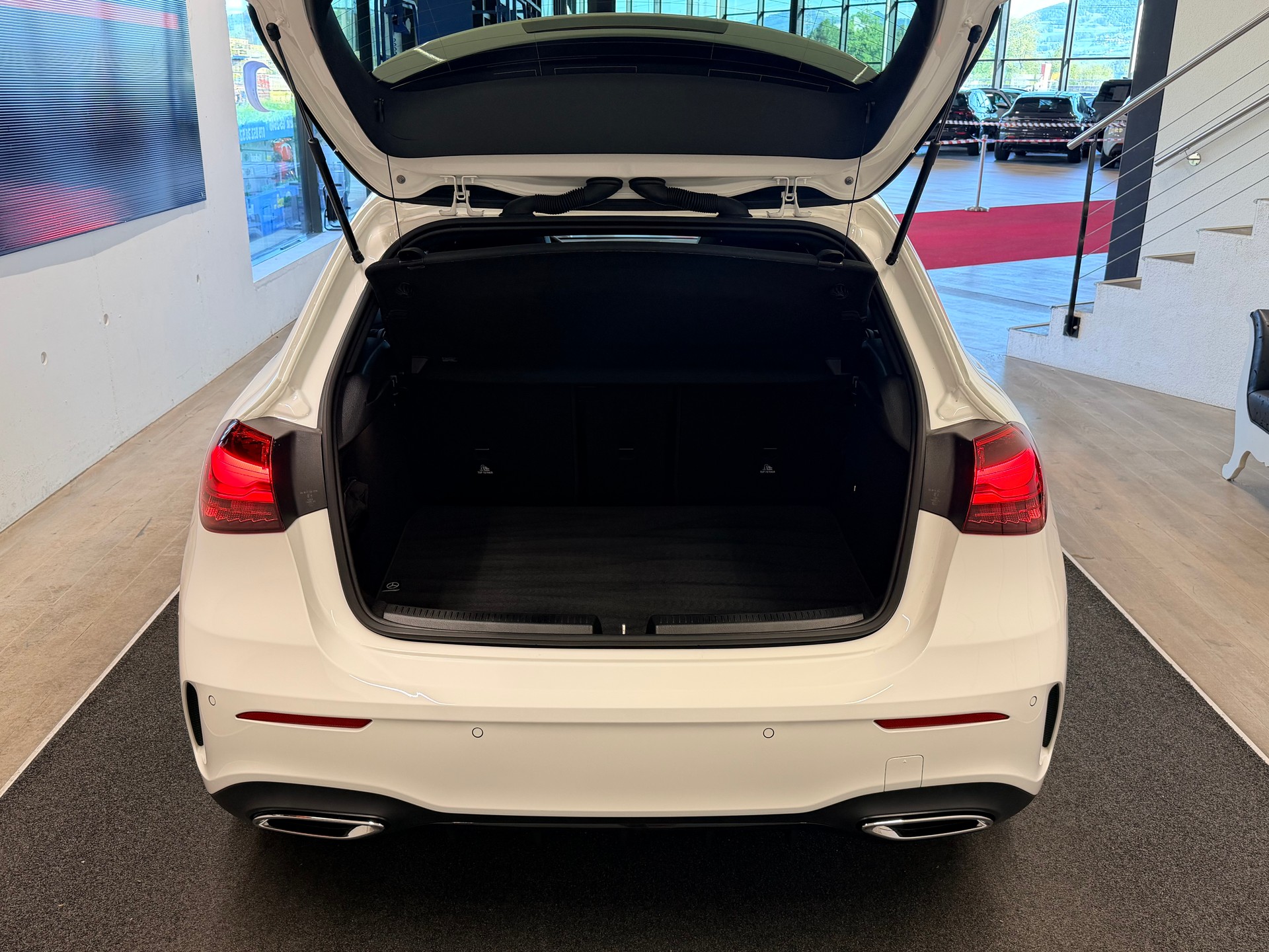 MERCEDES-BENZ A 220 4Matic 8G-DCT-image-9