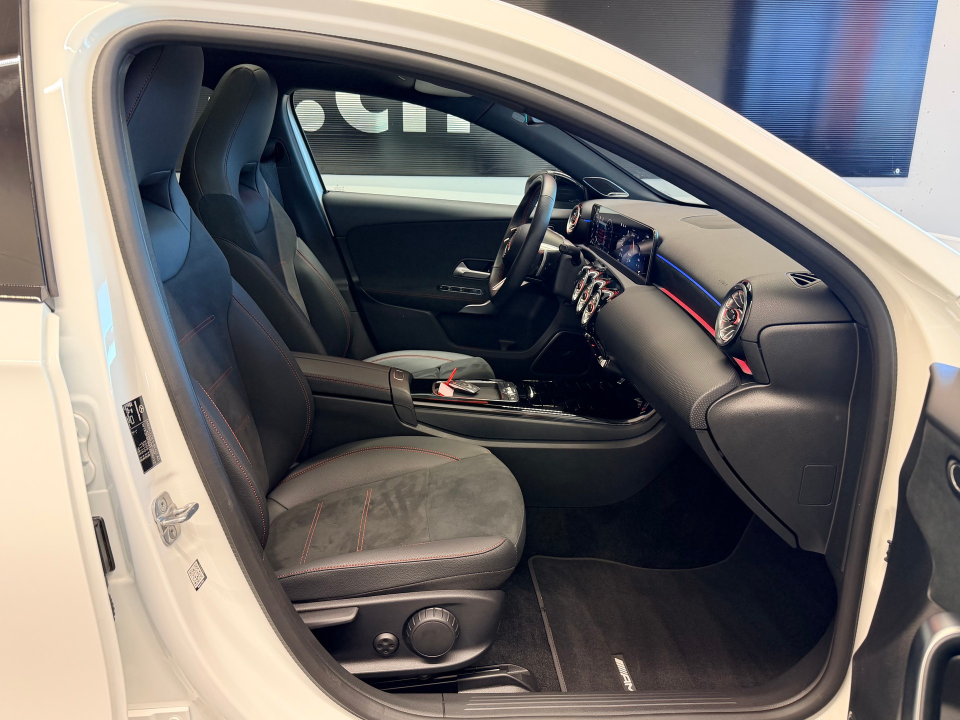 MERCEDES-BENZ A 220 4Matic 8G-DCT-image-20