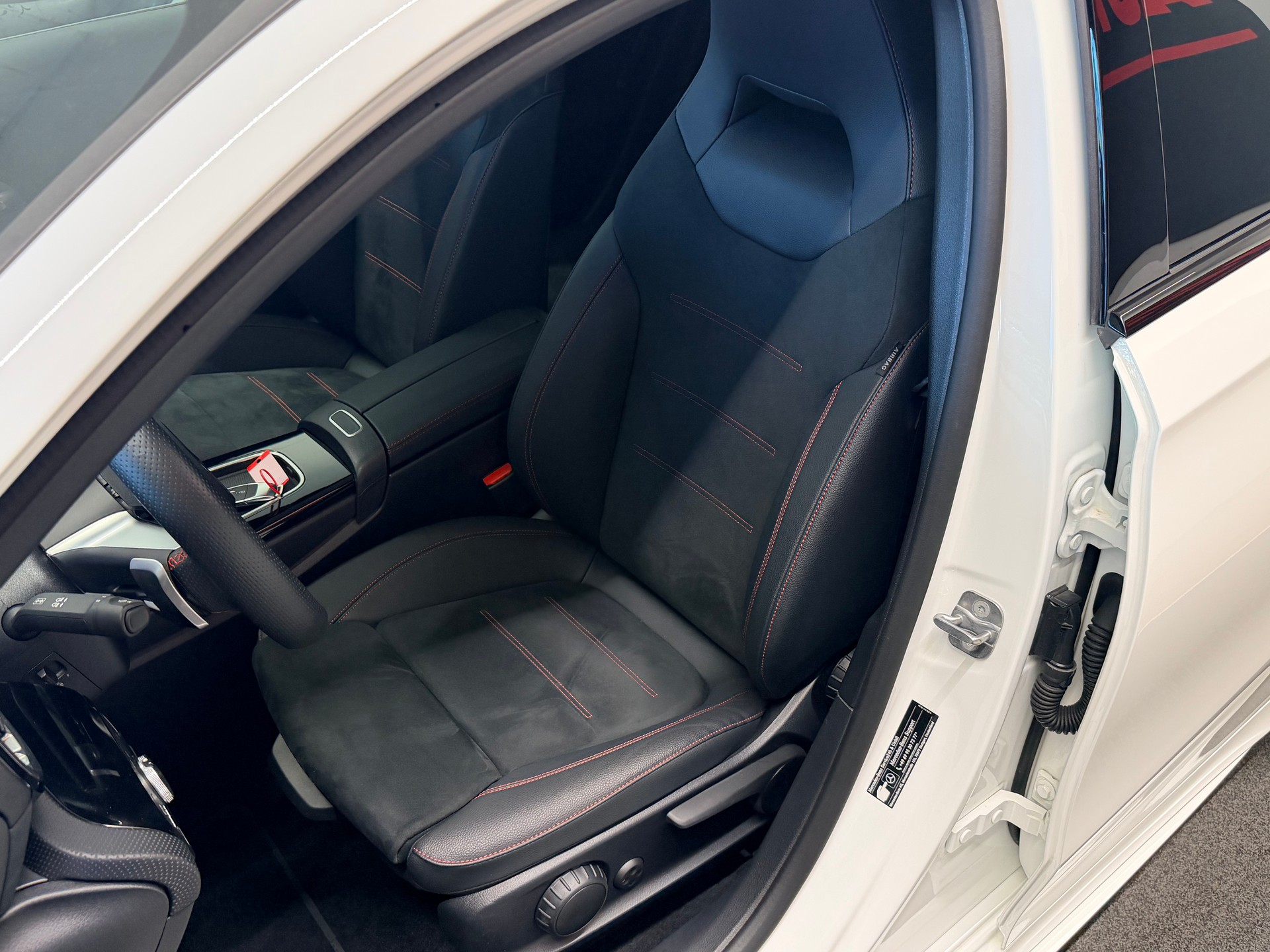 MERCEDES-BENZ A 220 4Matic 8G-DCT-image-13