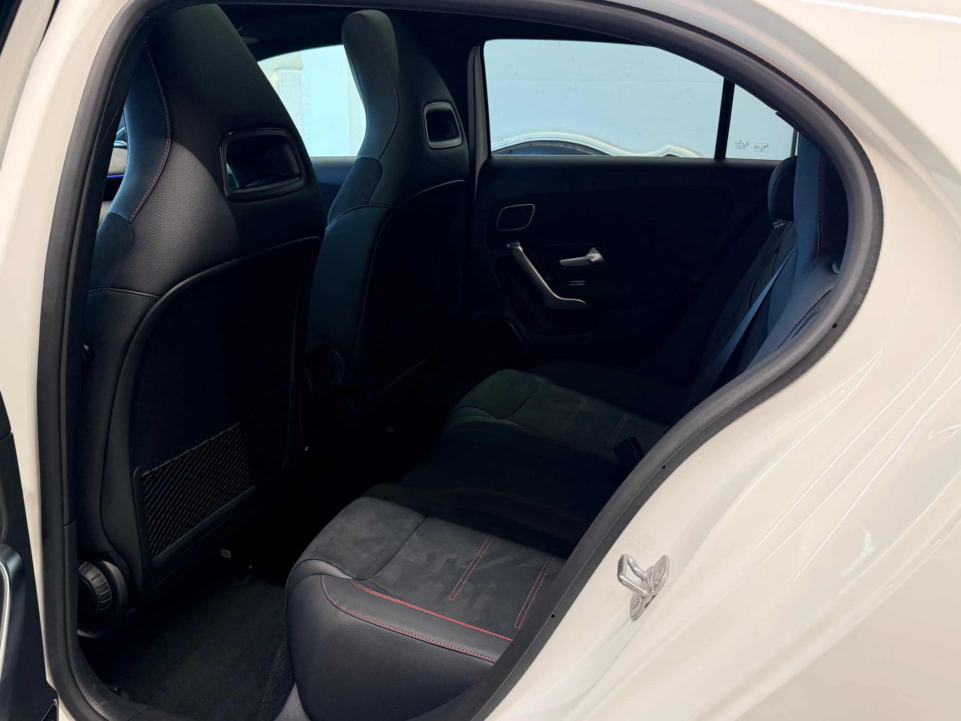 MERCEDES-BENZ A 220 4Matic 8G-DCT-image-14